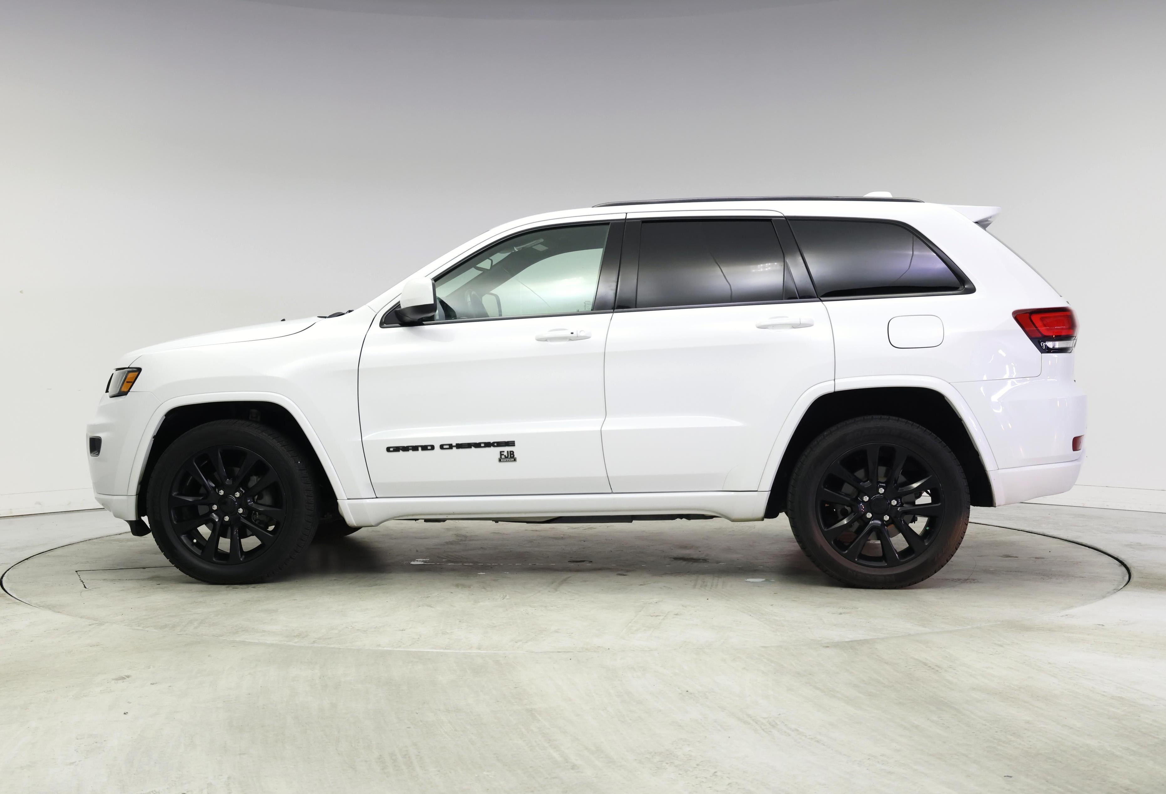 Thumbnail: 2018 Jeep Grand Cherokee - 3