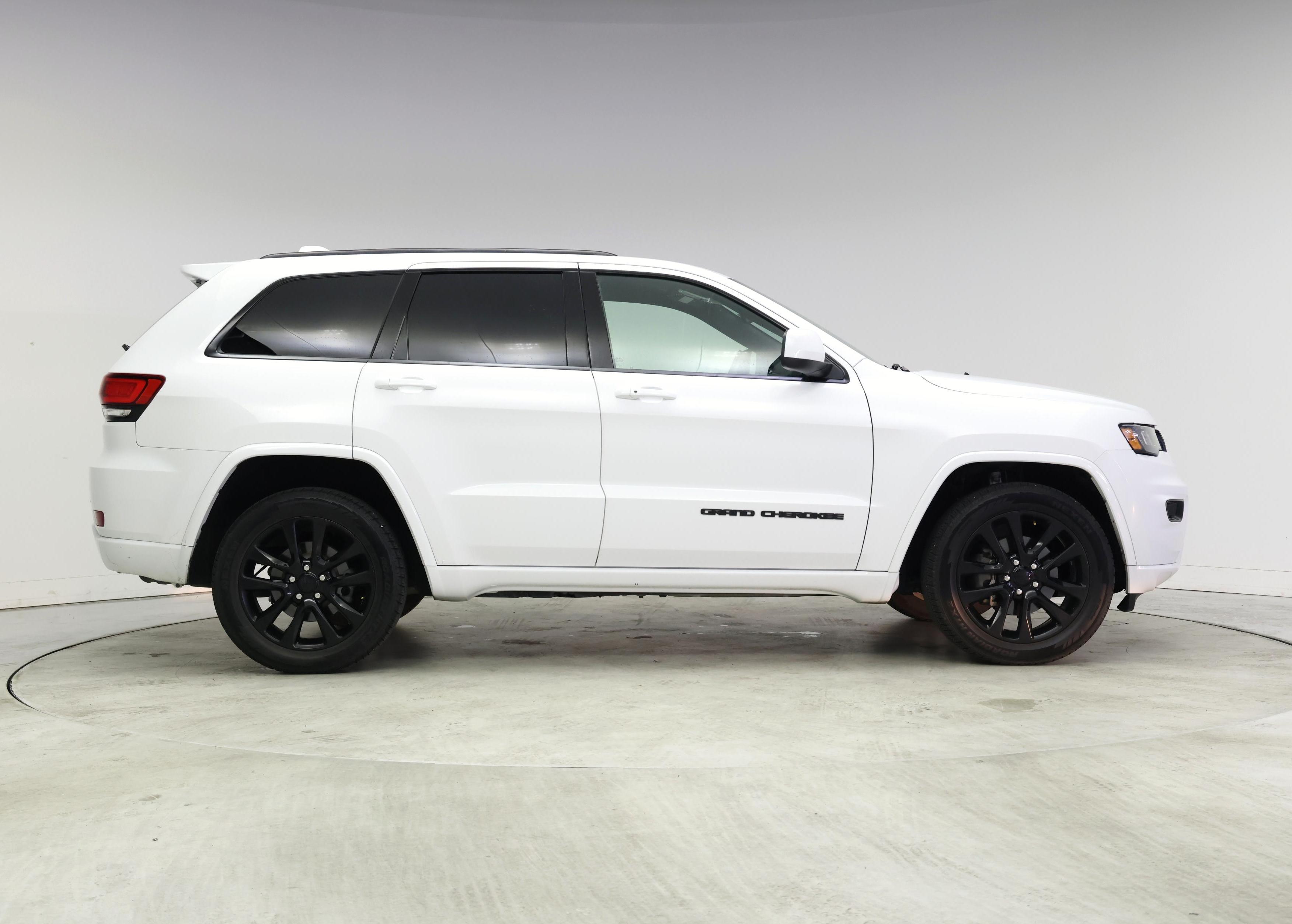 Thumbnail: 2018 Jeep Grand Cherokee - 7