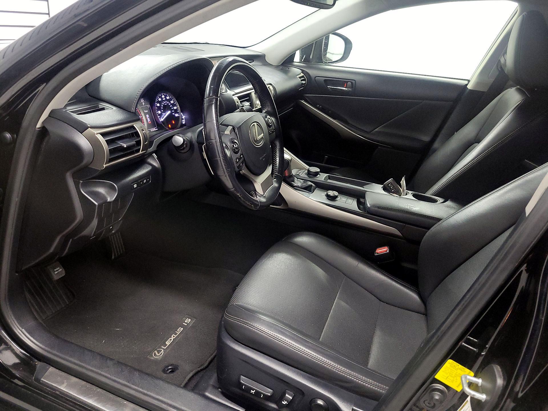 Thumbnail: 2016 Lexus IS - 11