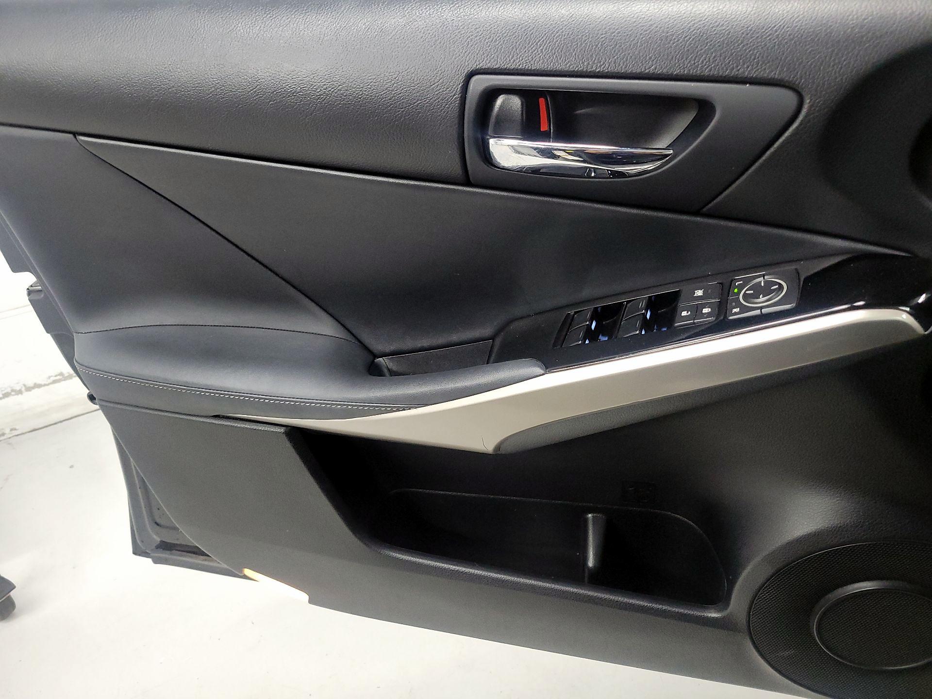 Thumbnail: 2016 Lexus IS - 12