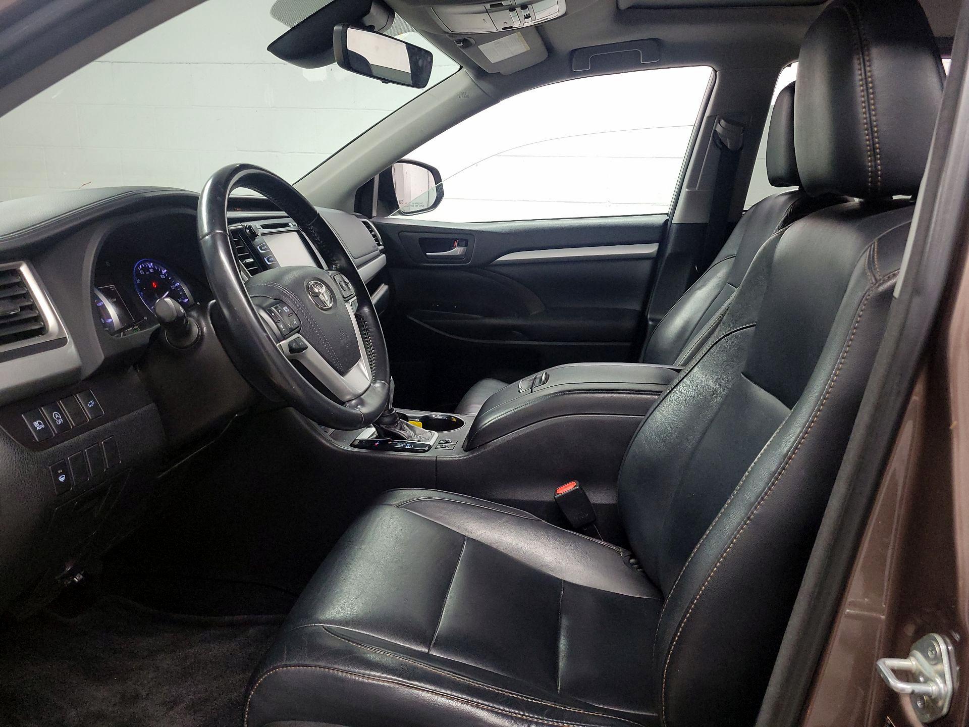 Thumbnail: 2018 Toyota Highlander - 11