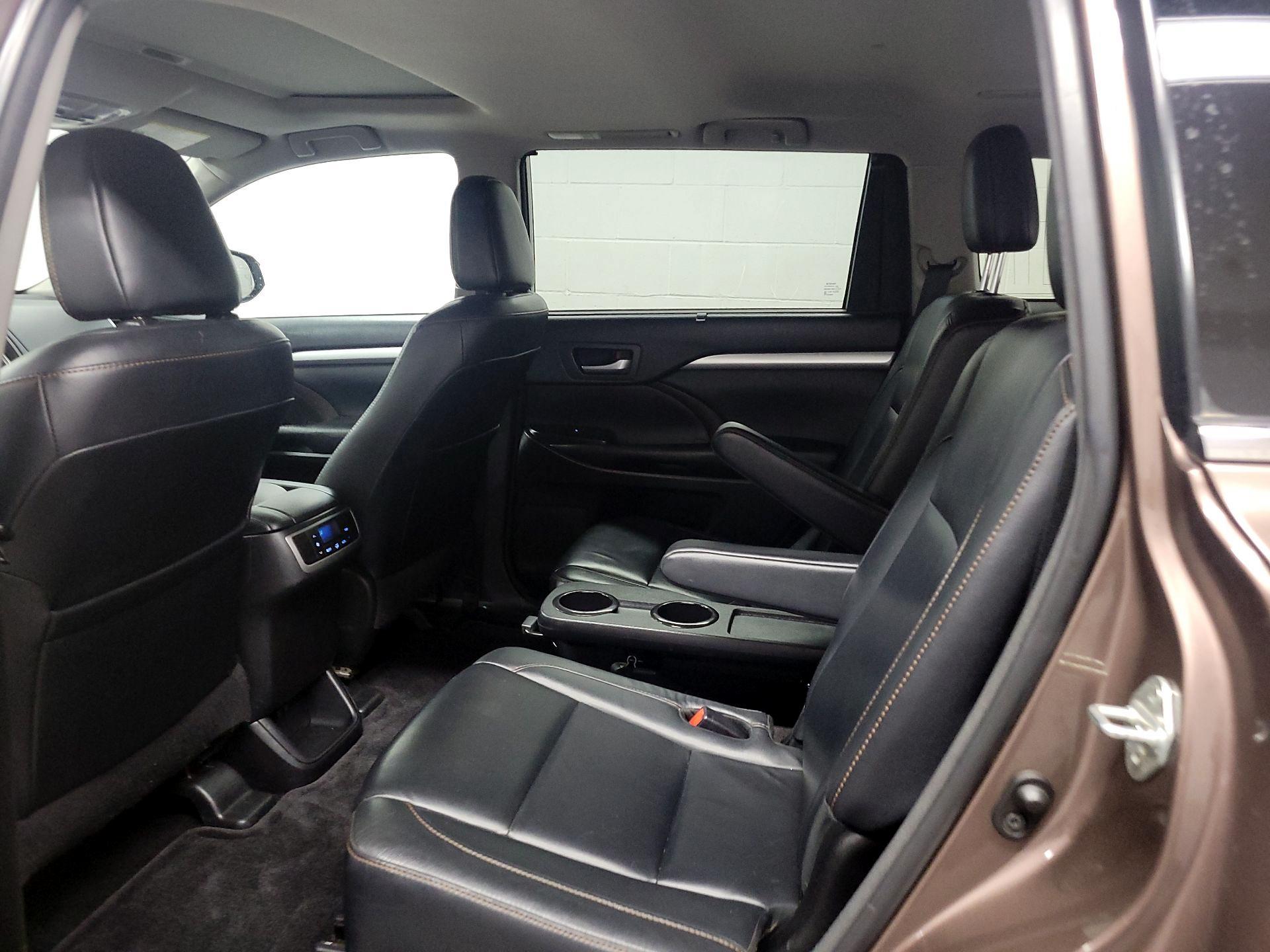 Thumbnail: 2018 Toyota Highlander - 17