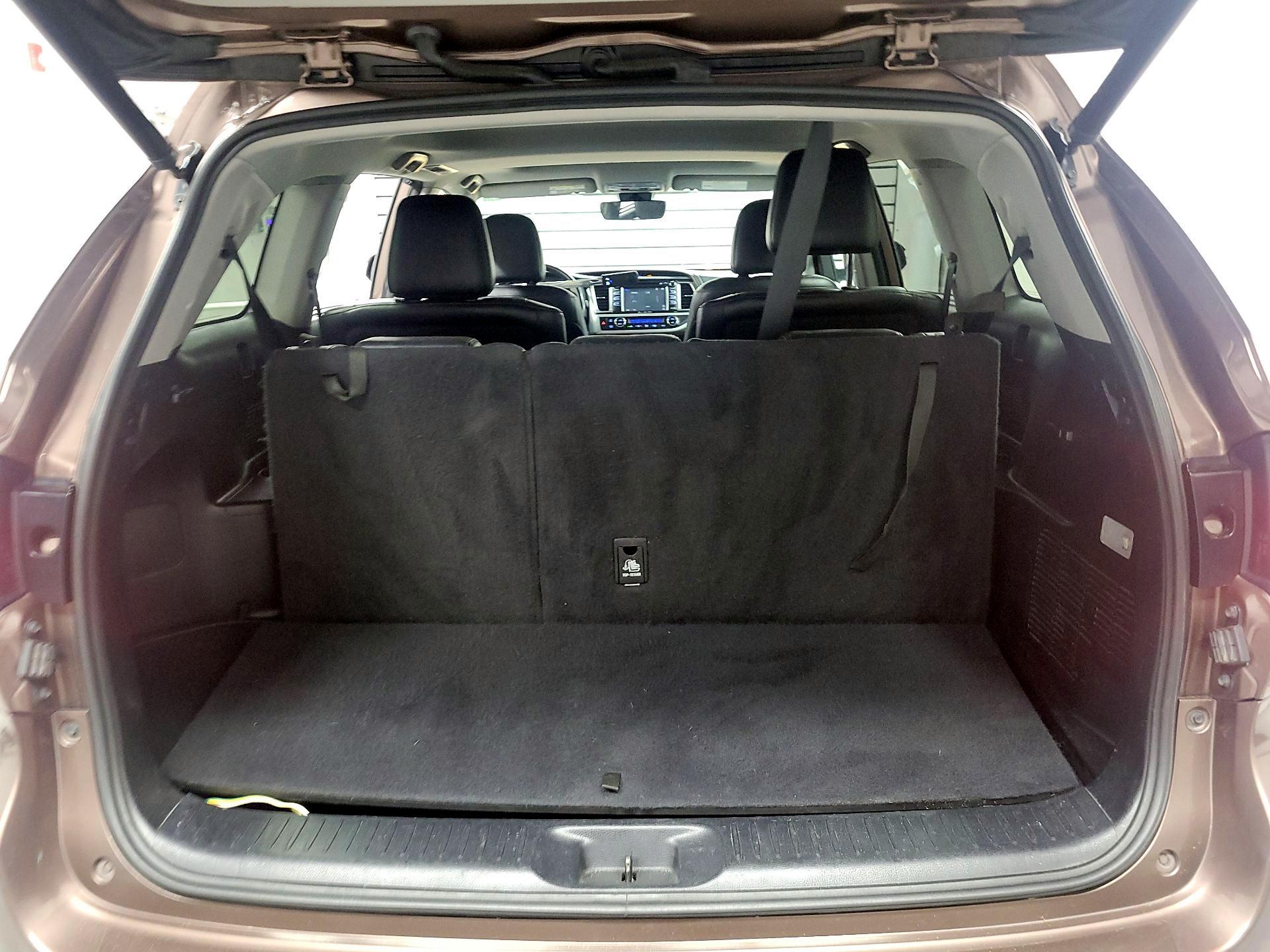 Thumbnail: 2018 Toyota Highlander - 18