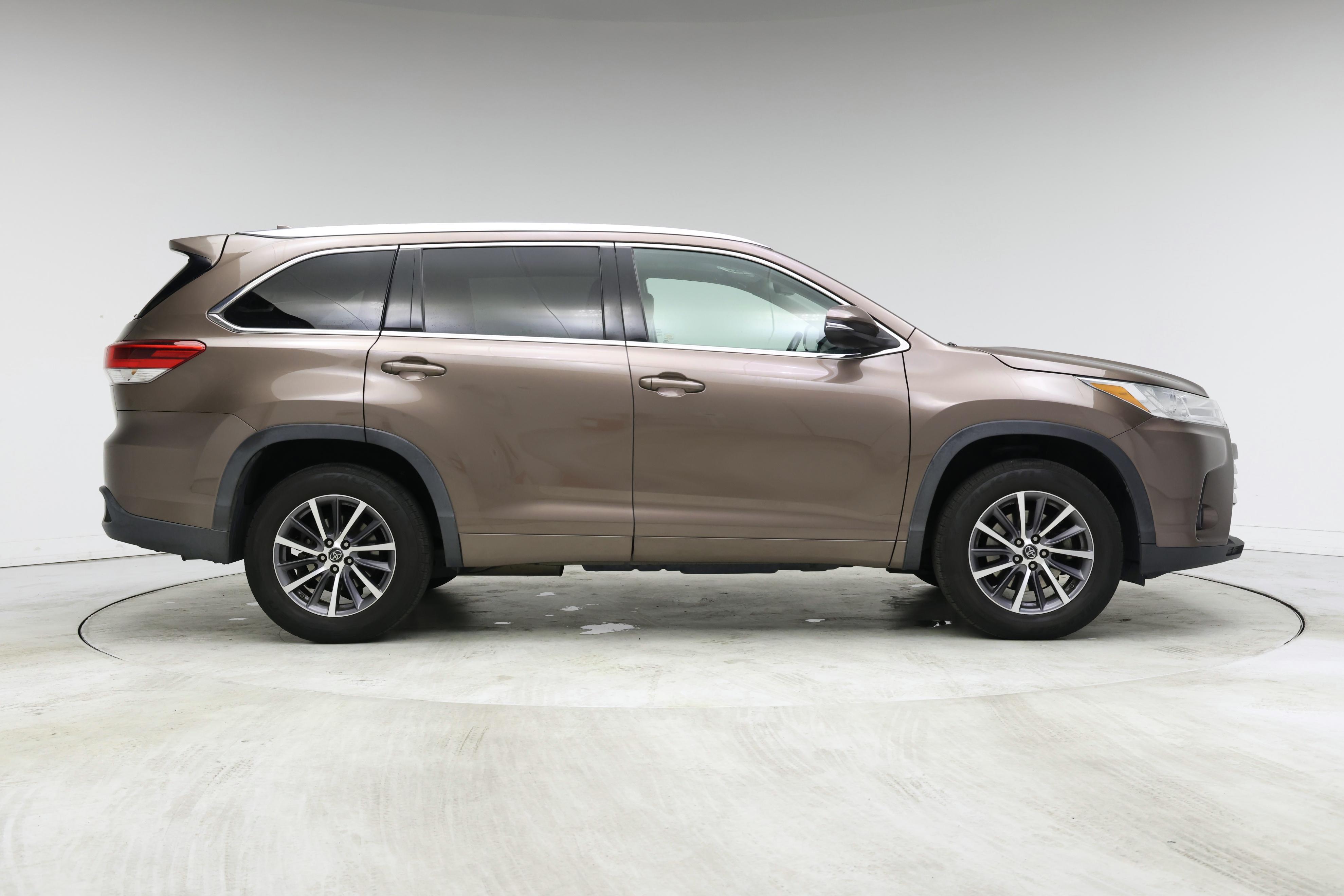 Thumbnail: 2018 Toyota Highlander - 7