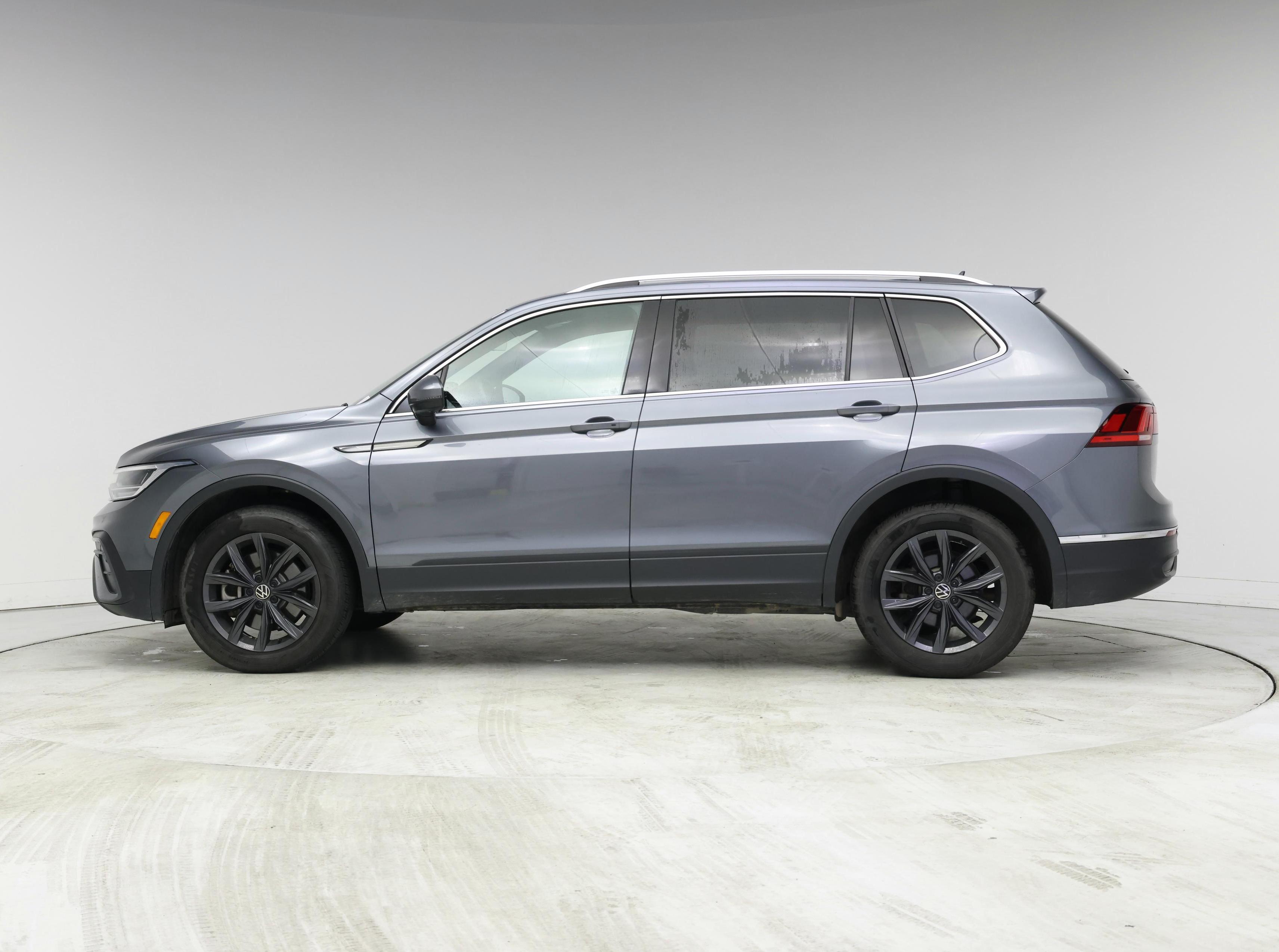 Thumbnail: 2022 Volkswagen Tiguan - 3