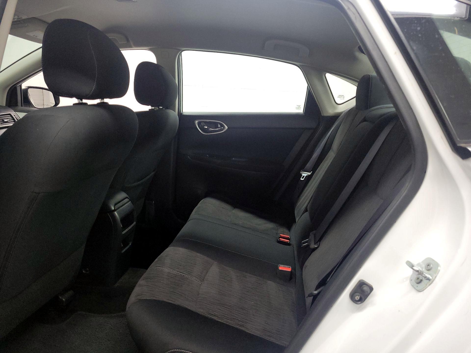 Thumbnail: 2015 Nissan Sentra - 17