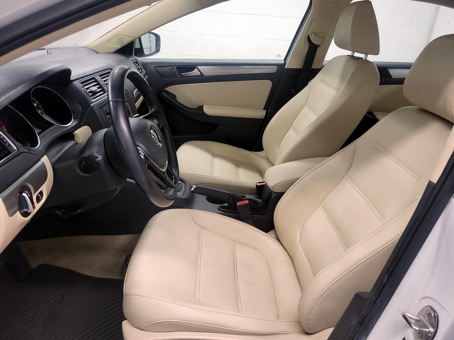 Thumbnail: 2015 Volkswagen Jetta - 11