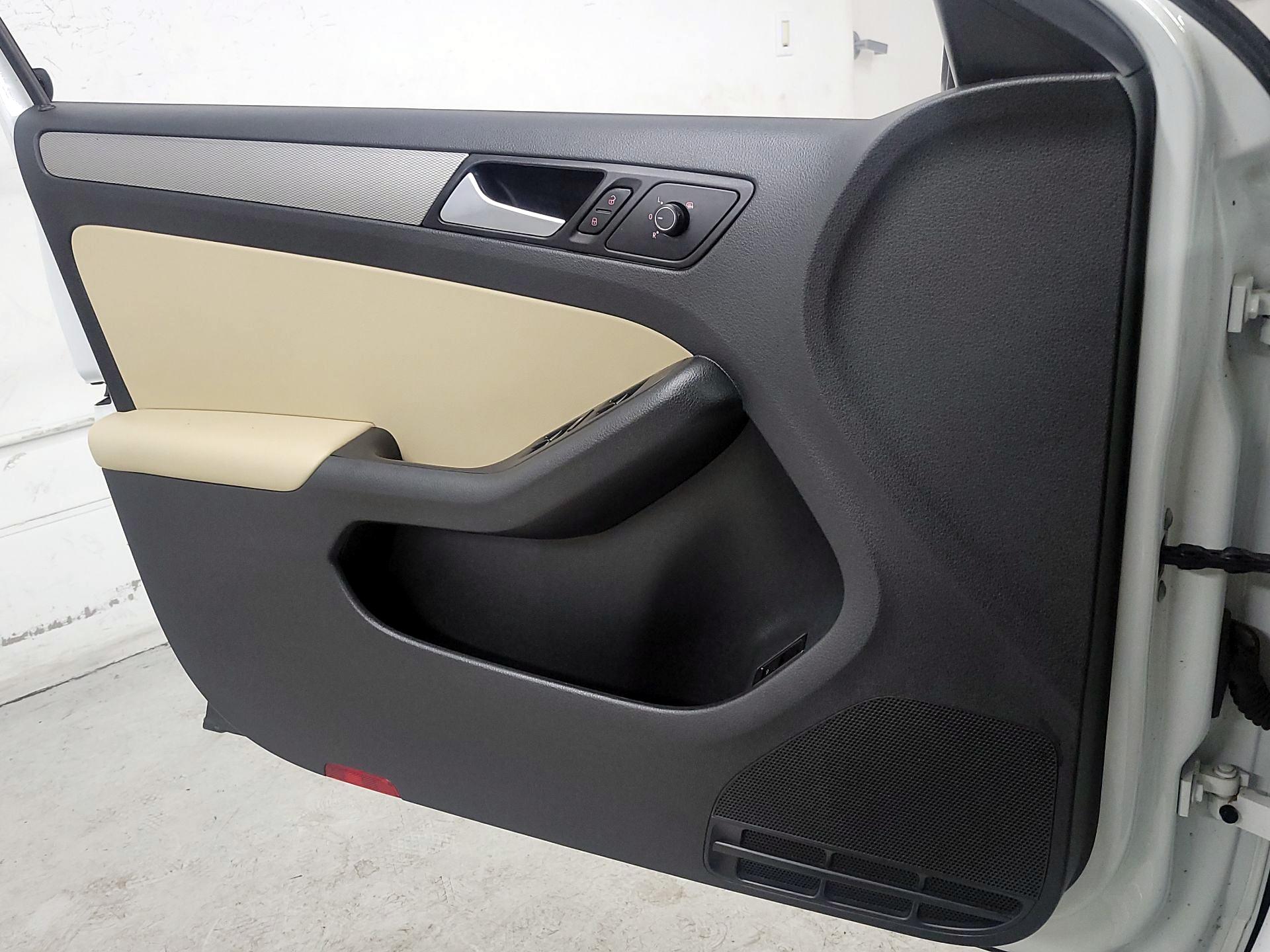 Thumbnail: 2015 Volkswagen Jetta - 12