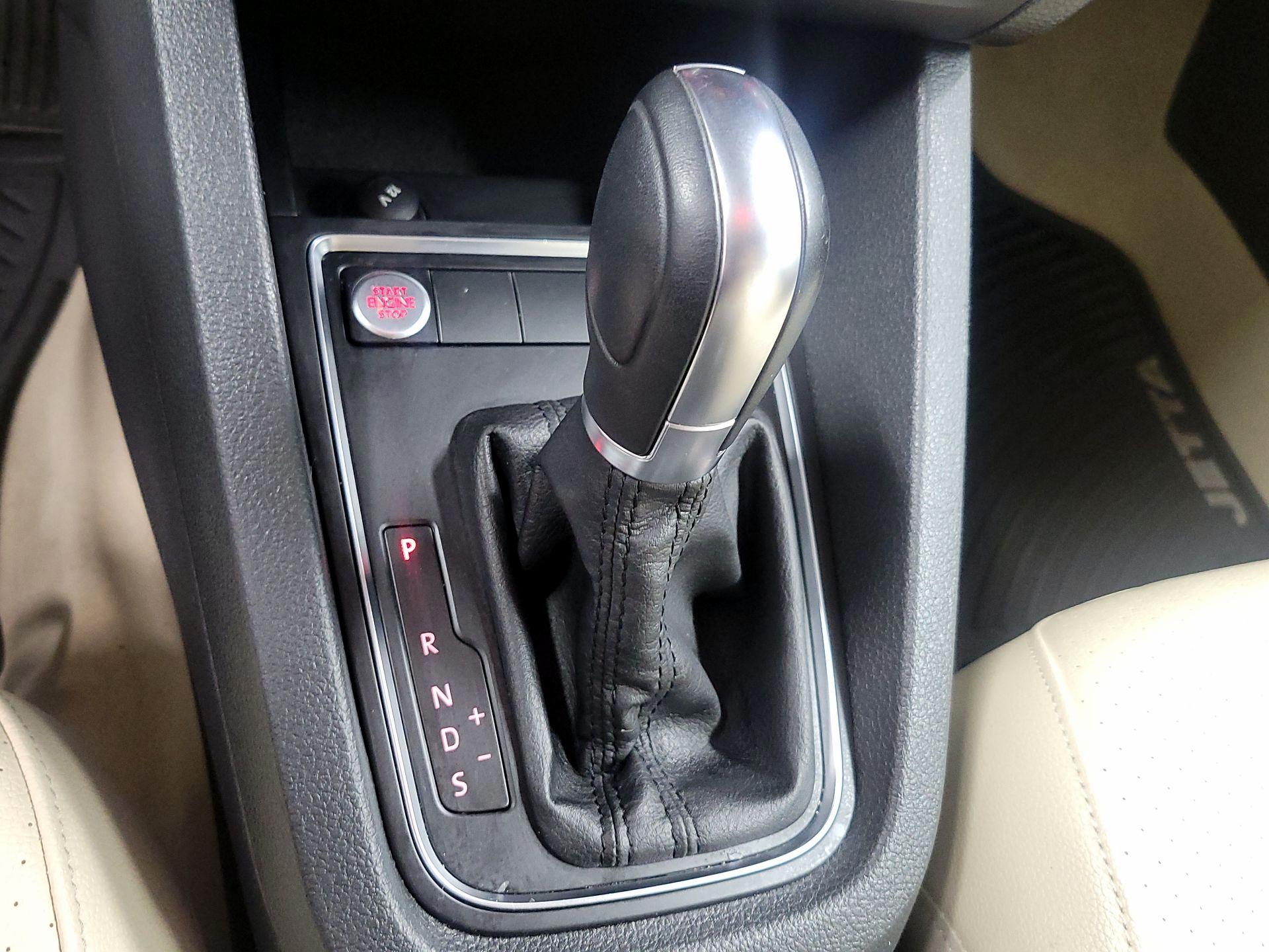 Thumbnail: 2015 Volkswagen Jetta - 17