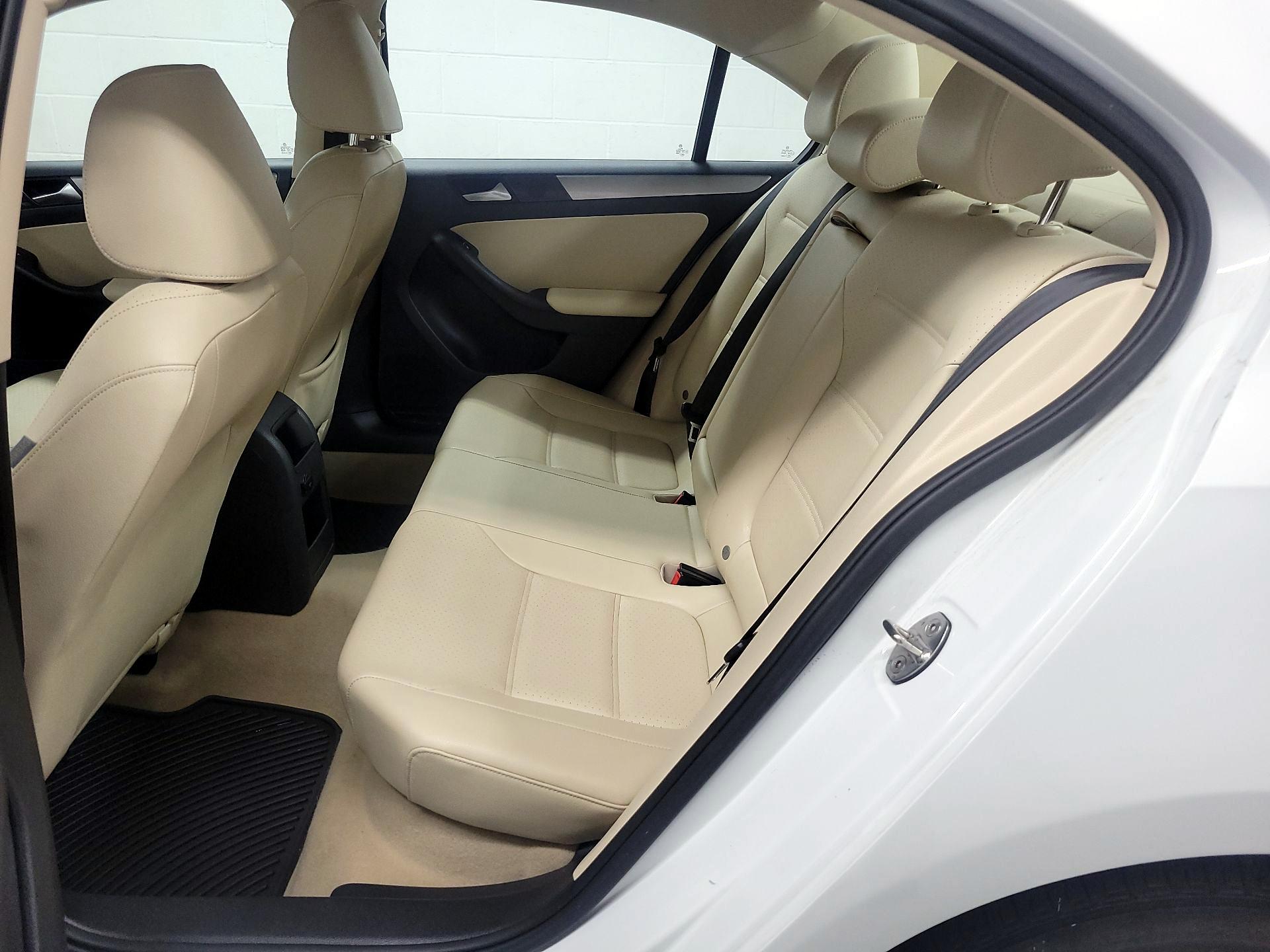 Thumbnail: 2015 Volkswagen Jetta - 19