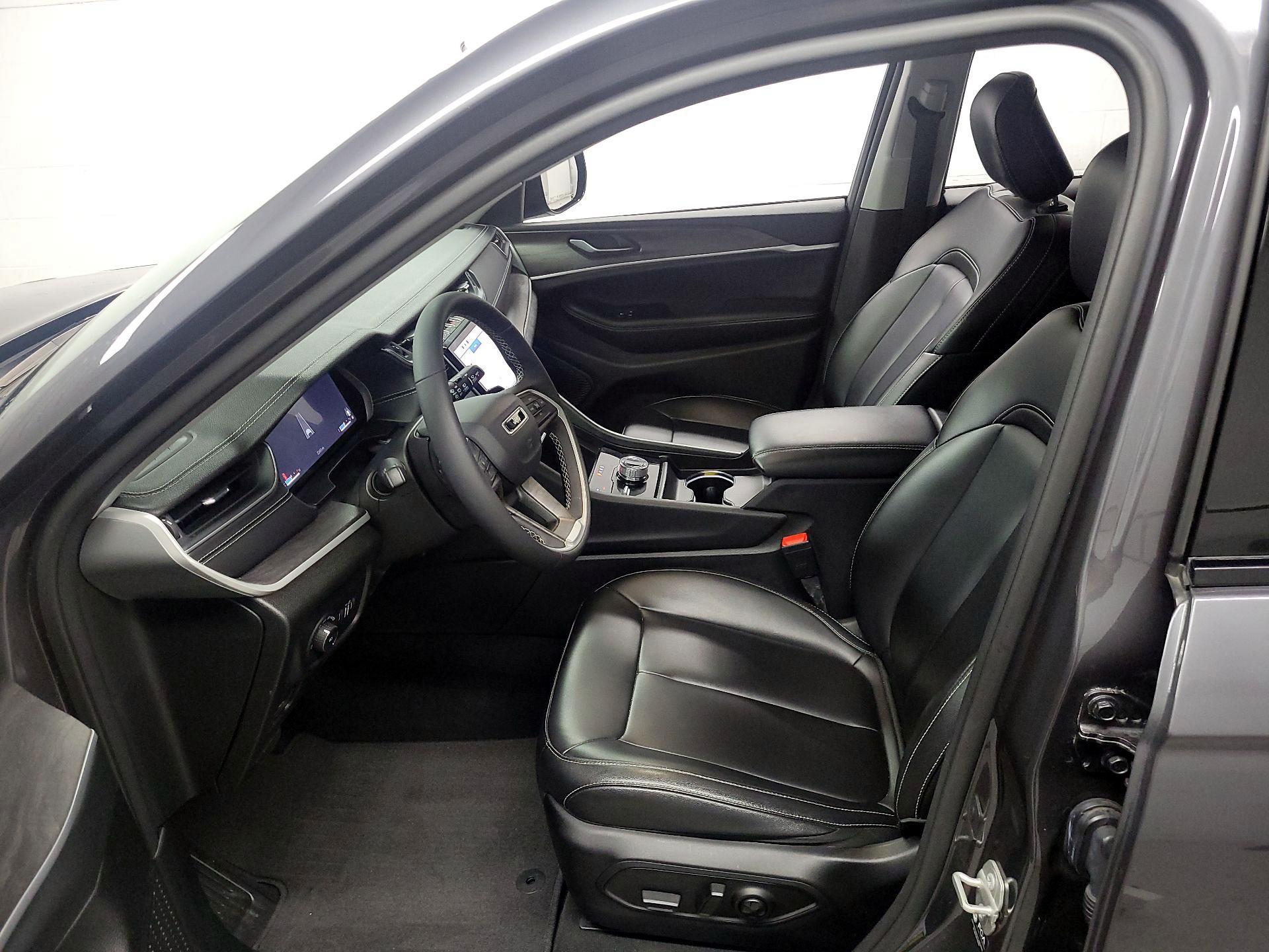 Thumbnail: 2023 Jeep Grand Cherokee - 11