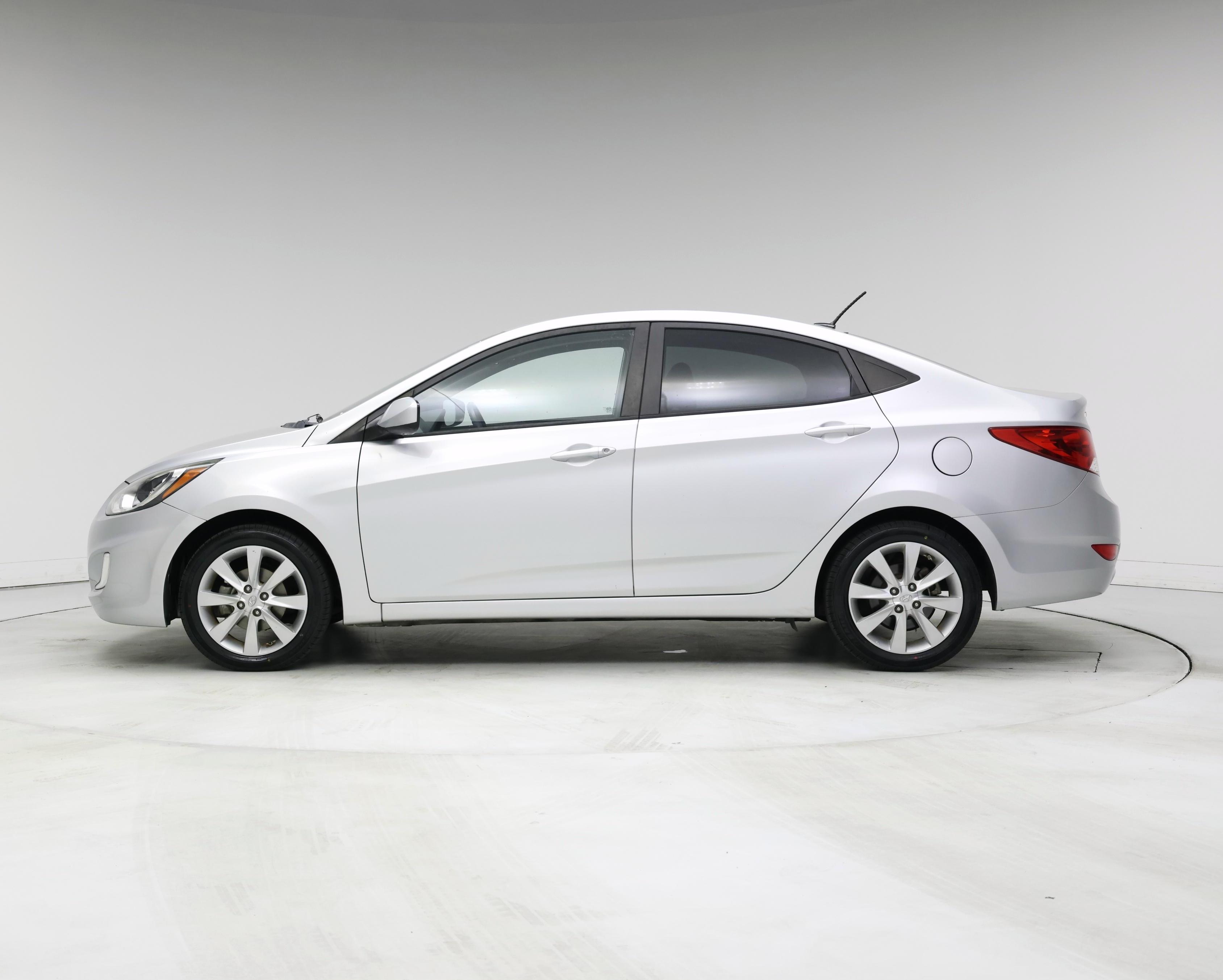 Thumbnail: 2013 Hyundai Accent - 3