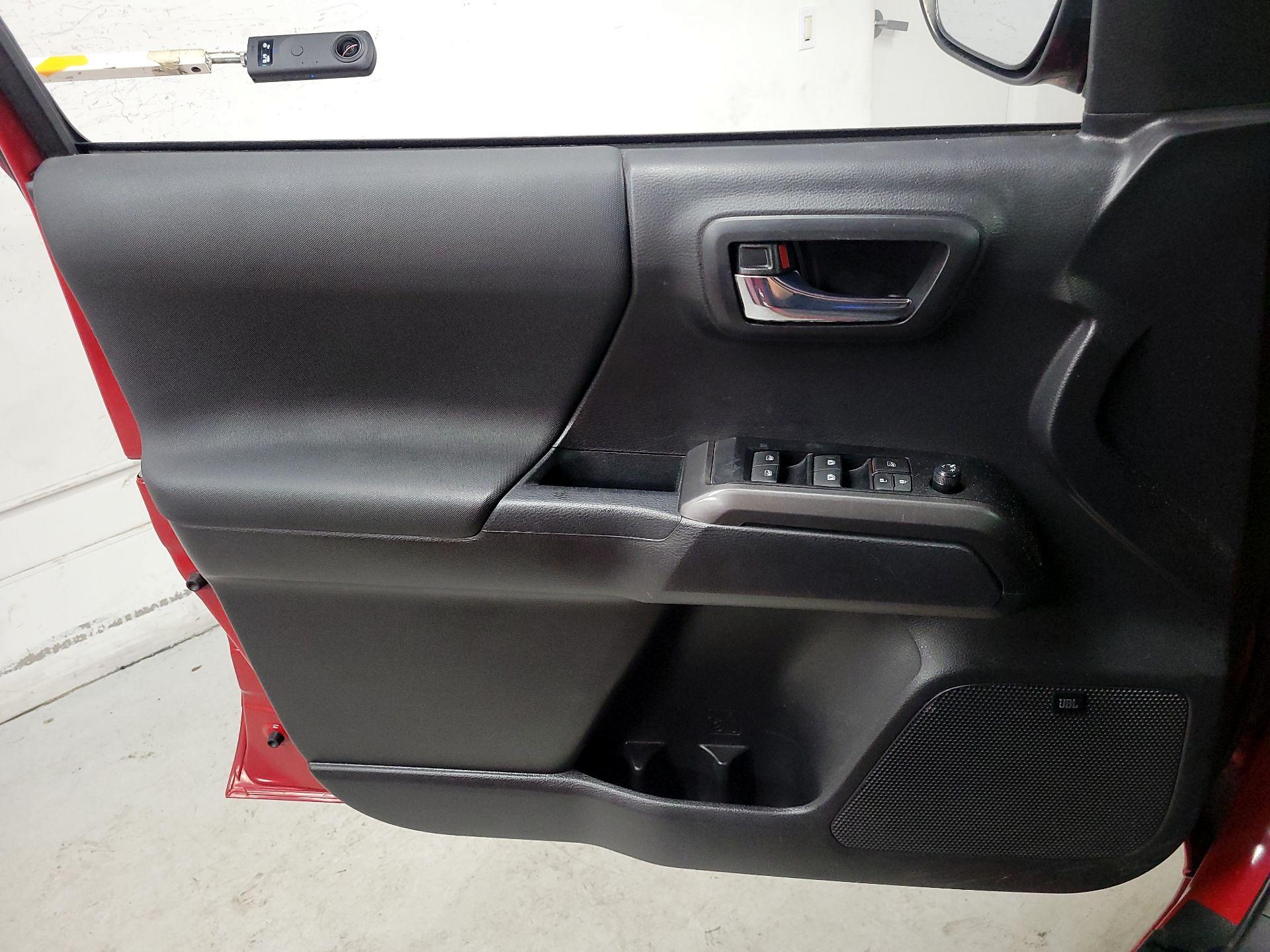 Thumbnail: 2022 Toyota Tacoma - 12