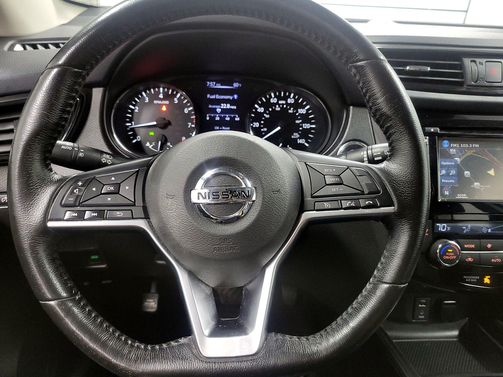 Thumbnail: 2017 Nissan Rogue - 10