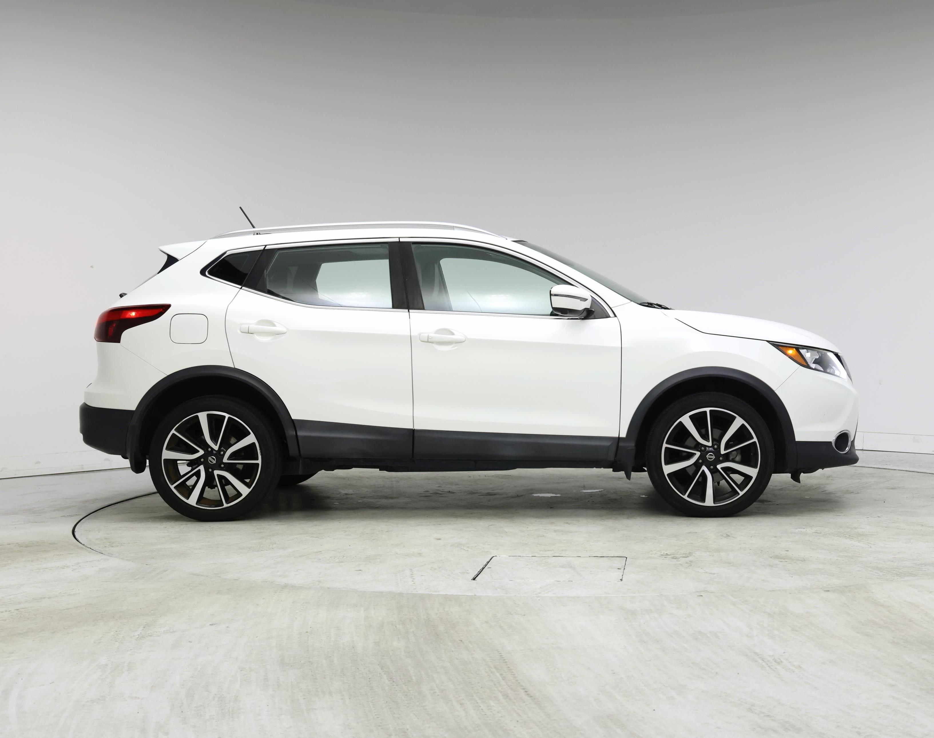 Thumbnail: 2017 Nissan Rogue - 7