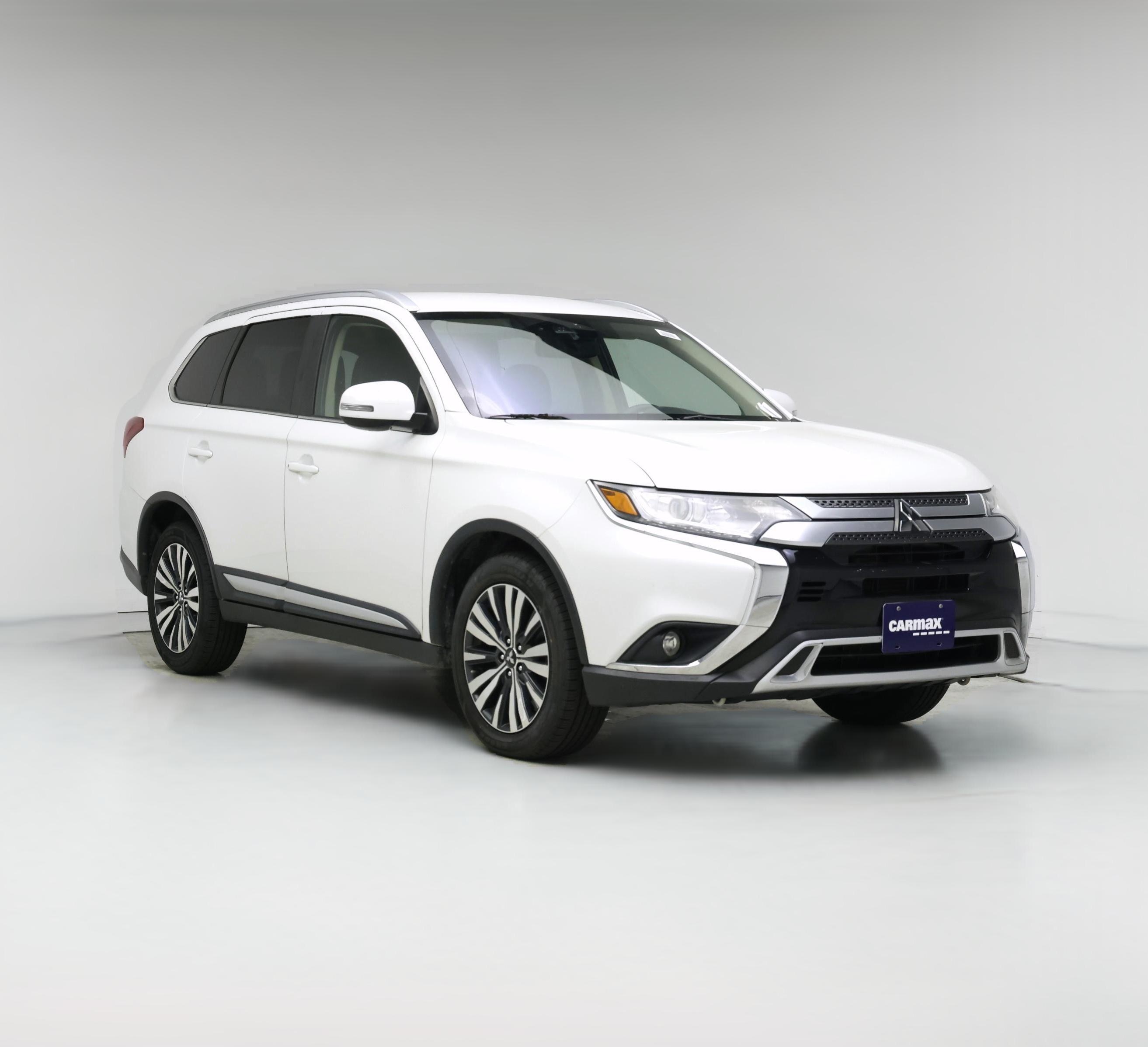 Thumbnail: 2020 Mitsubishi Outlander - 1