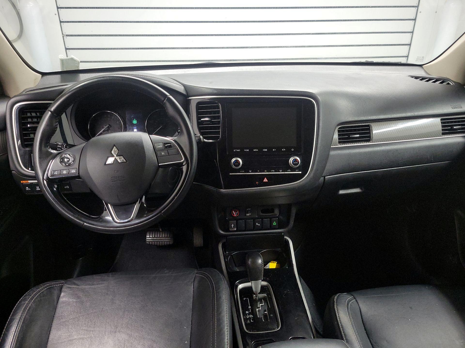 Thumbnail: 2020 Mitsubishi Outlander - 9