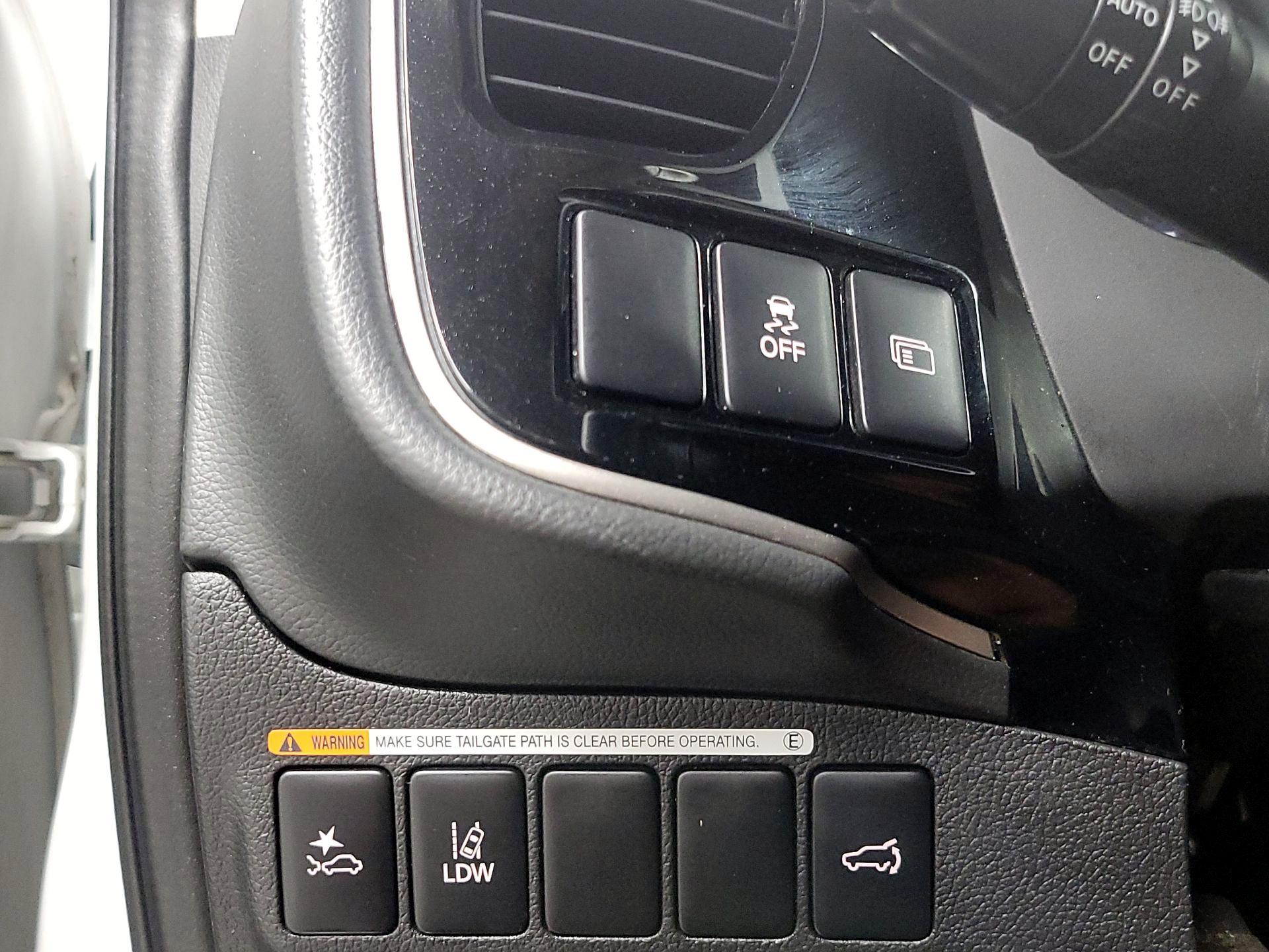 Thumbnail: 2020 Mitsubishi Outlander - 13