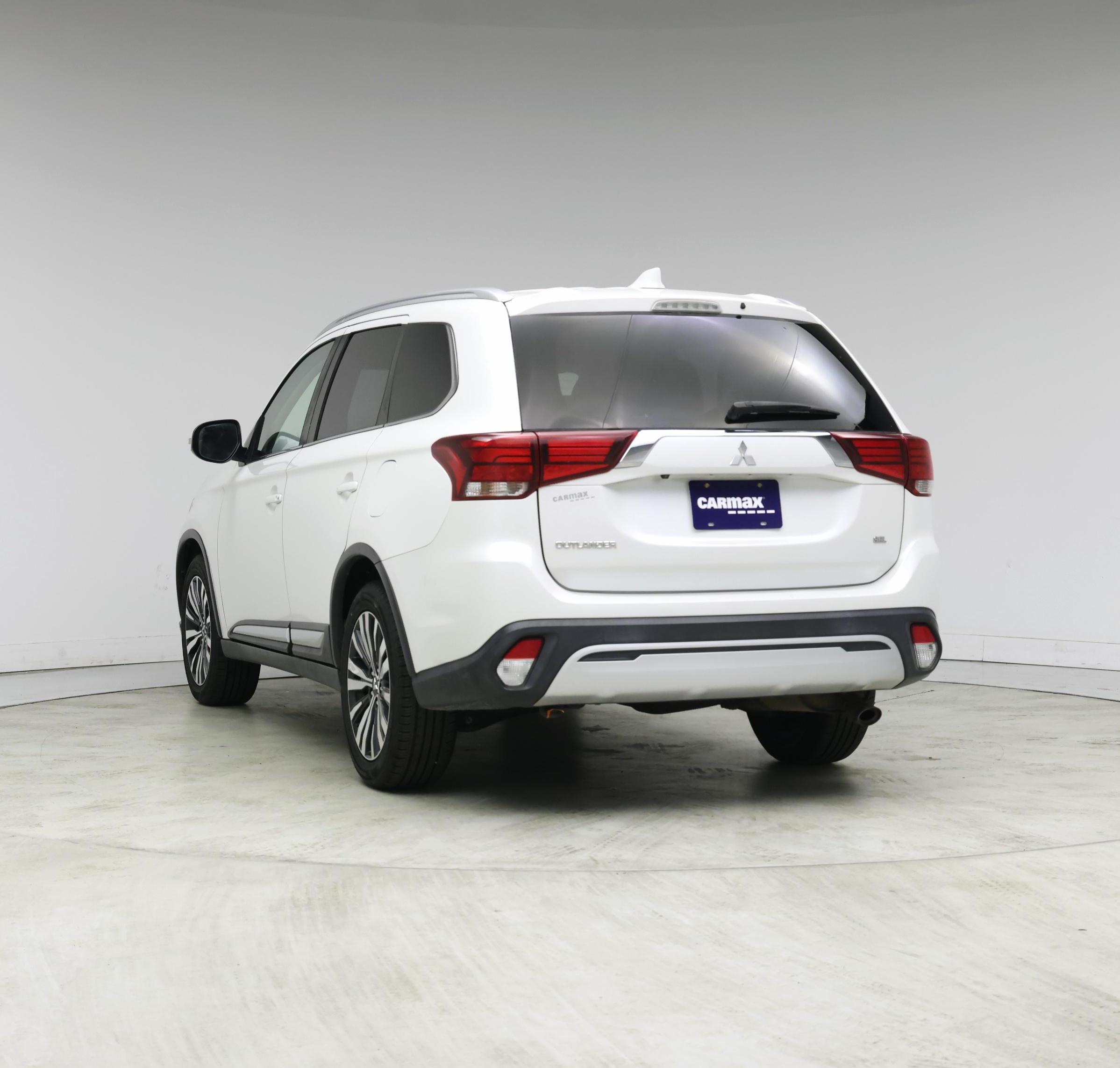 Thumbnail: 2020 Mitsubishi Outlander - 2