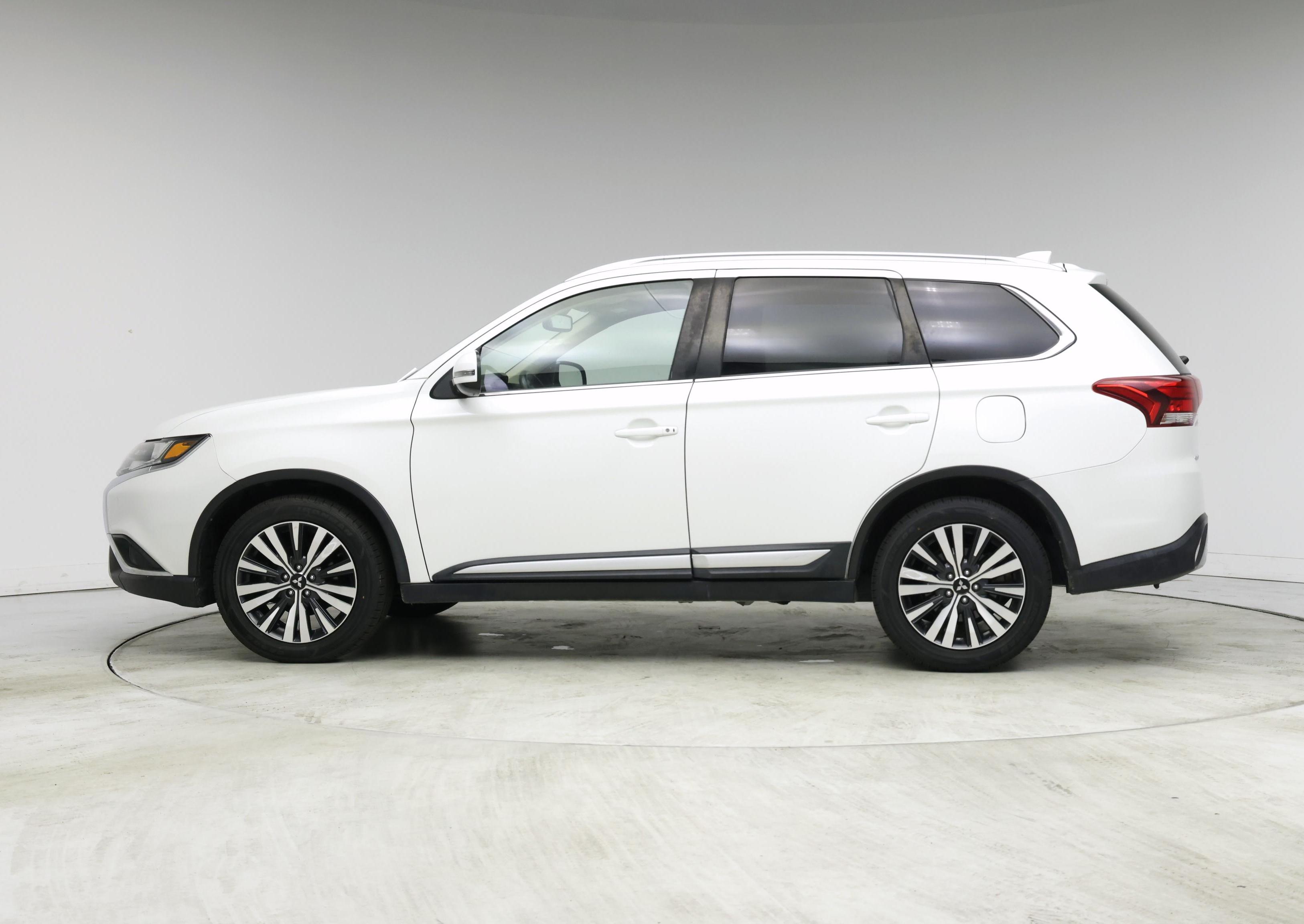 Thumbnail: 2020 Mitsubishi Outlander - 3