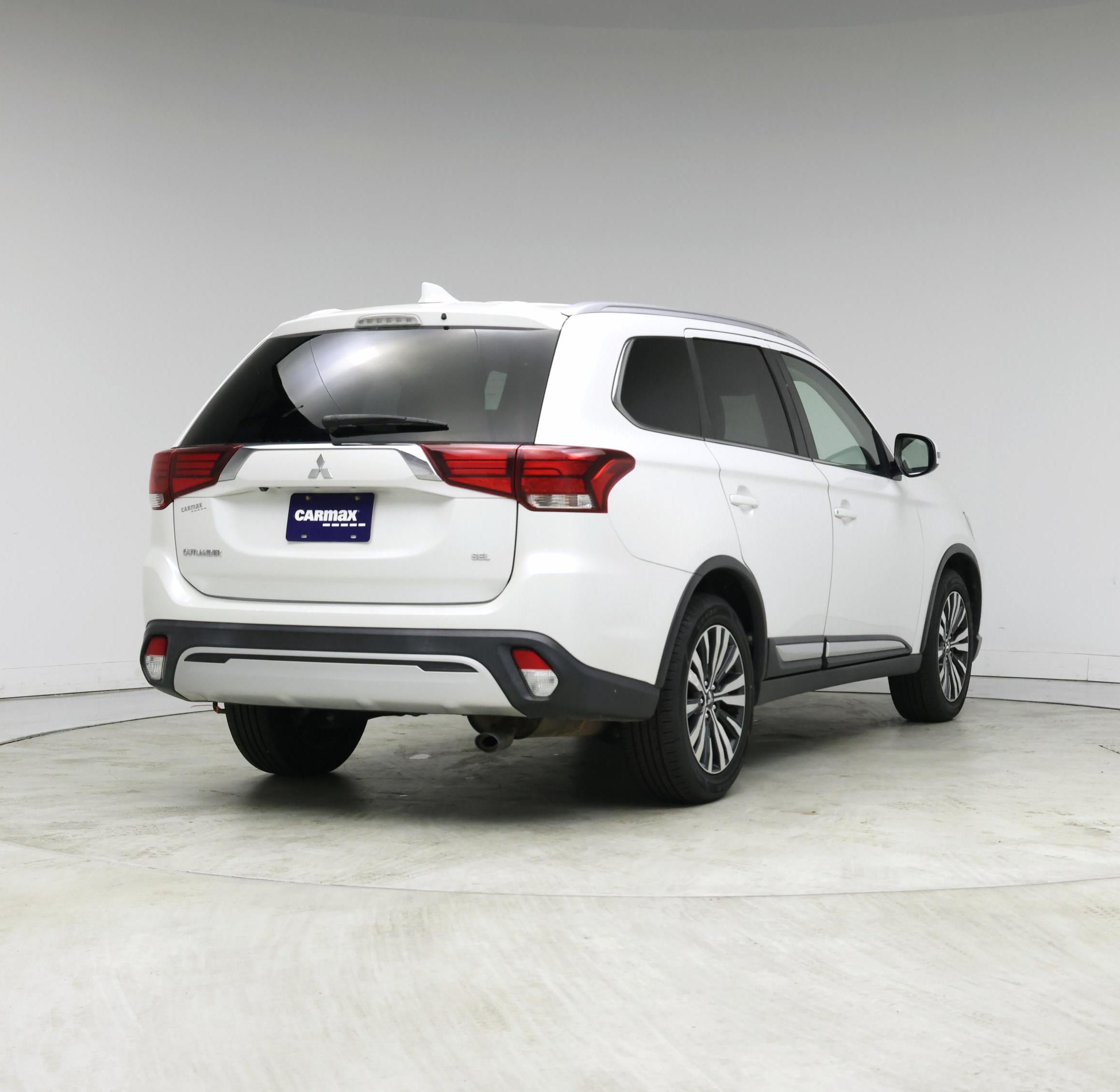 Thumbnail: 2020 Mitsubishi Outlander - 8