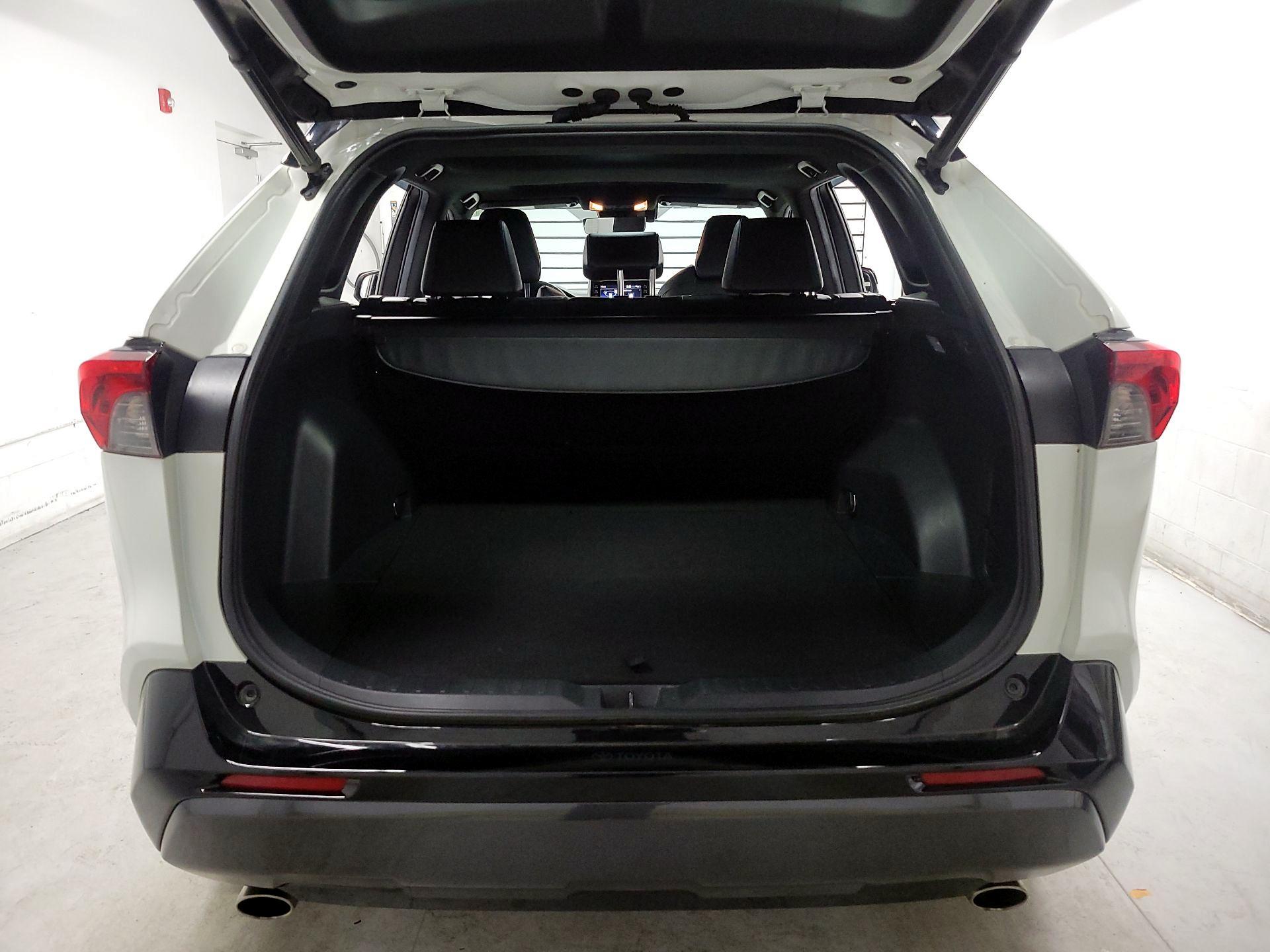 Thumbnail: 2020 Toyota RAV4 - 19