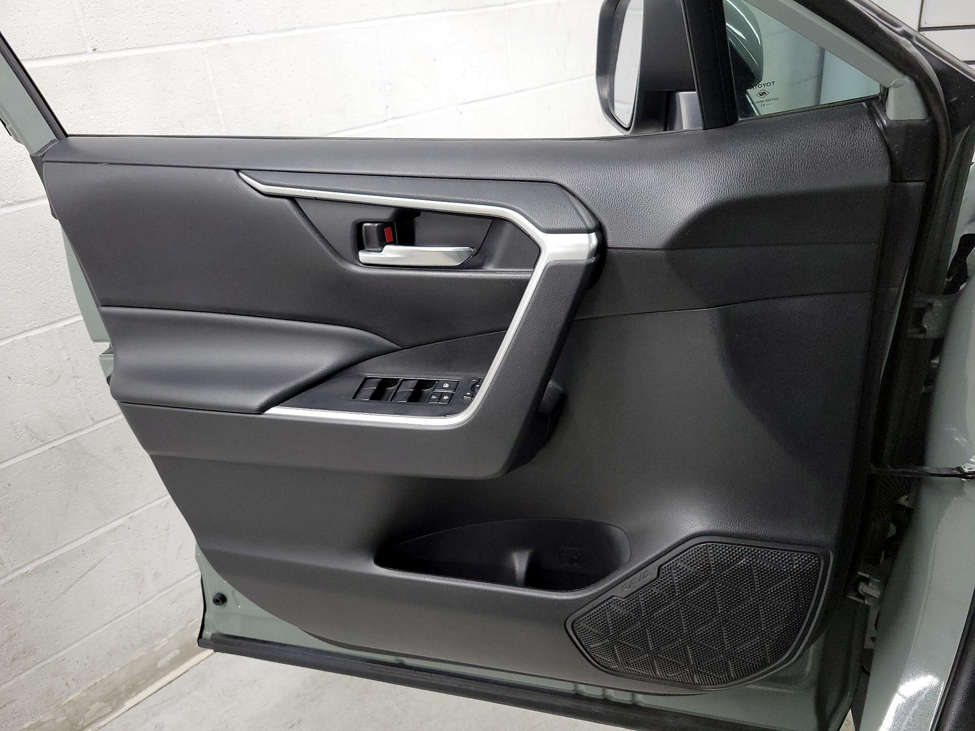 Thumbnail: 2021 Toyota RAV4 - 12