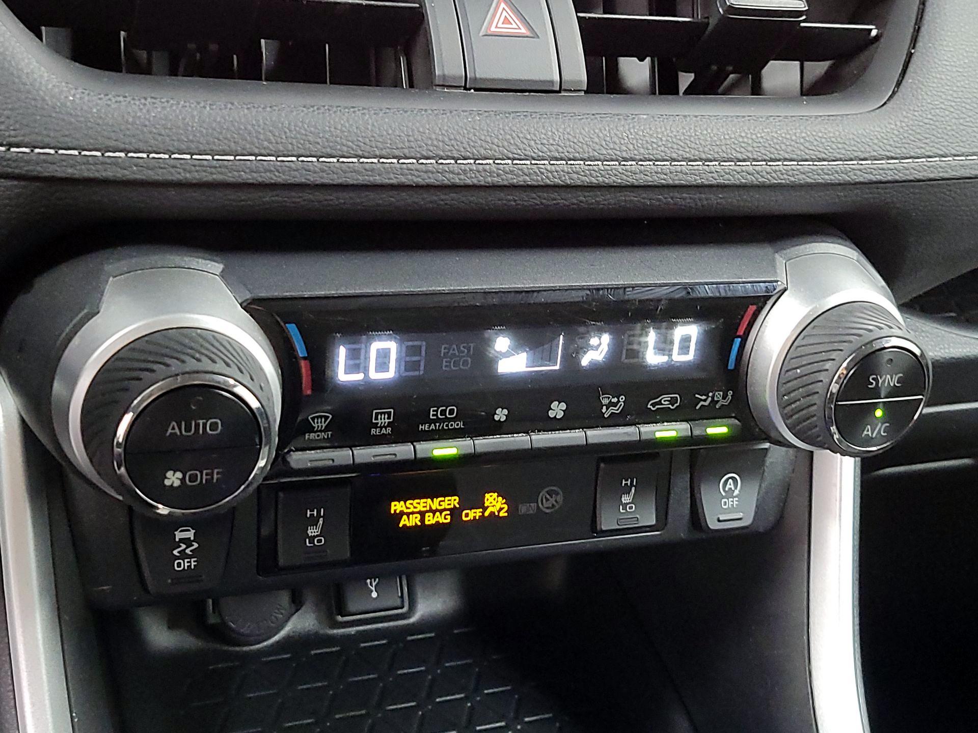 Thumbnail: 2021 Toyota RAV4 - 15