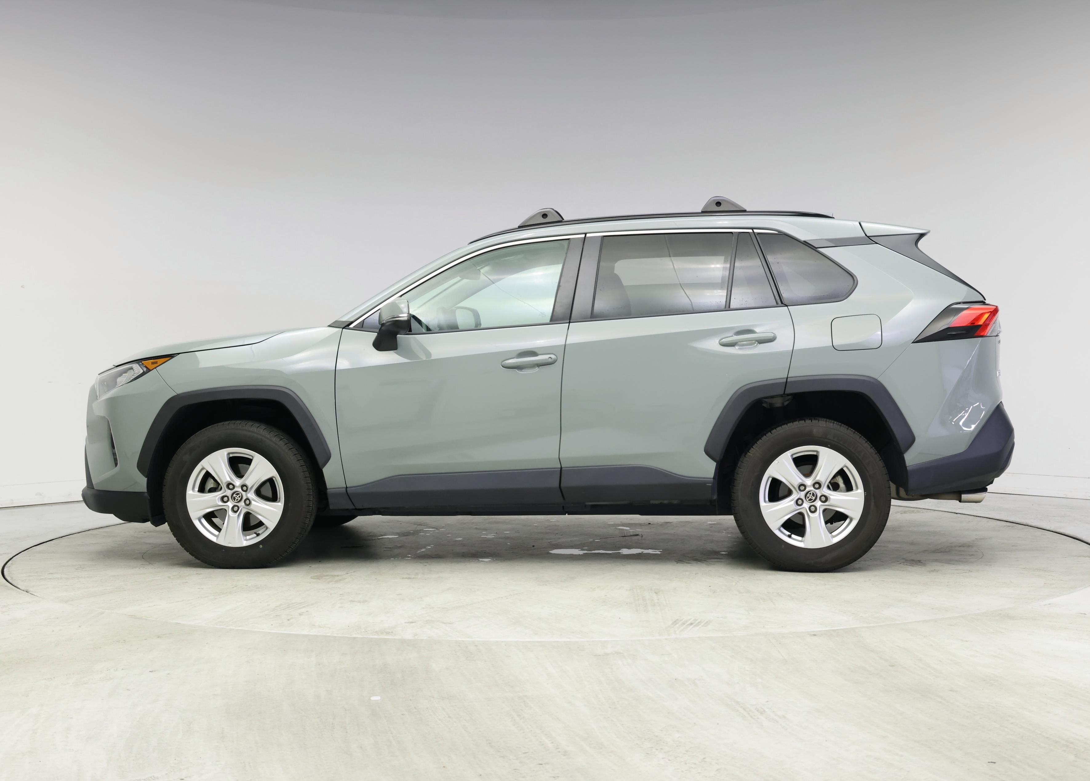 Thumbnail: 2021 Toyota RAV4 - 3