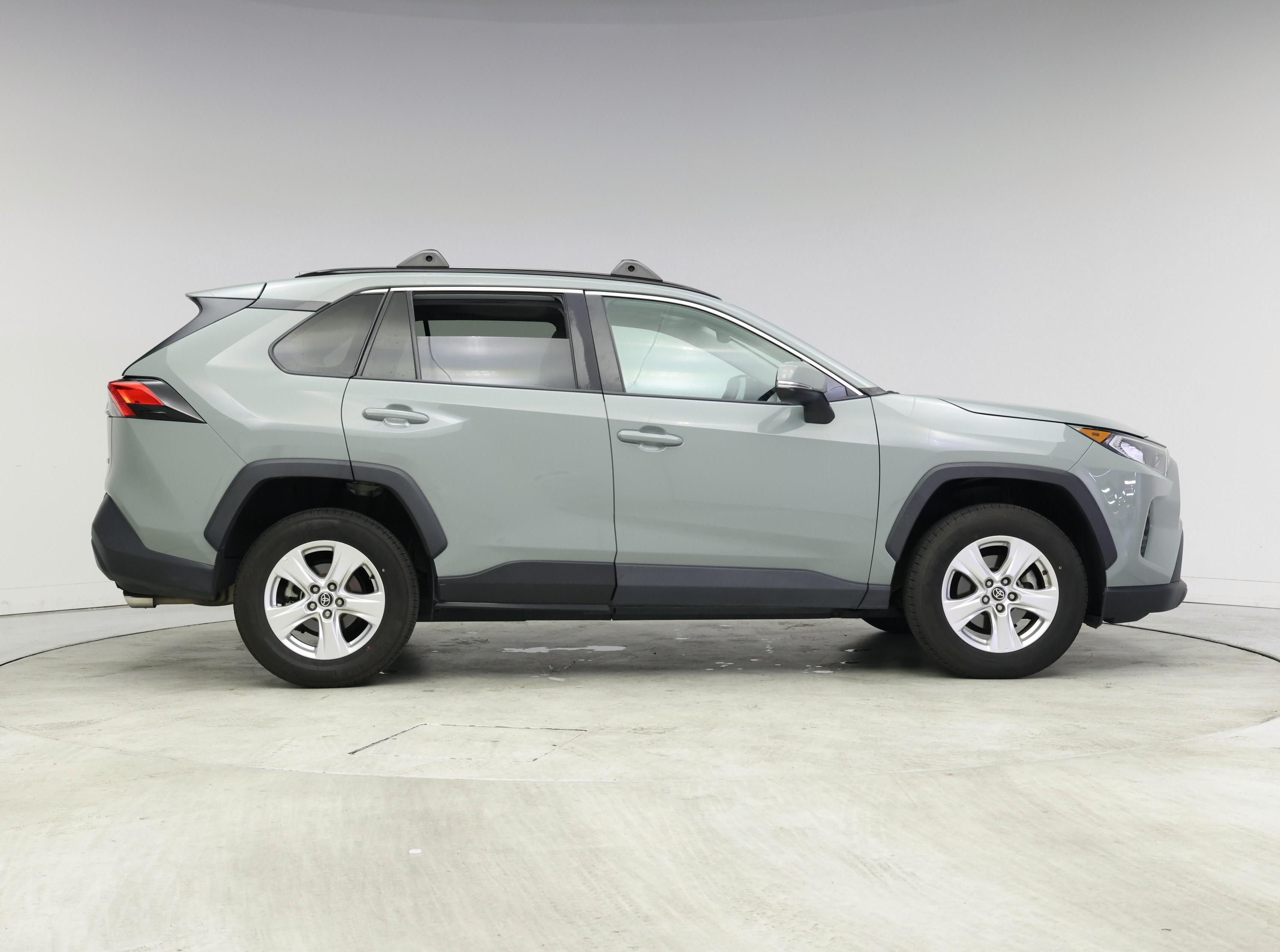 Thumbnail: 2021 Toyota RAV4 - 7