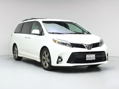 White 2019 Toyota Sienna SE