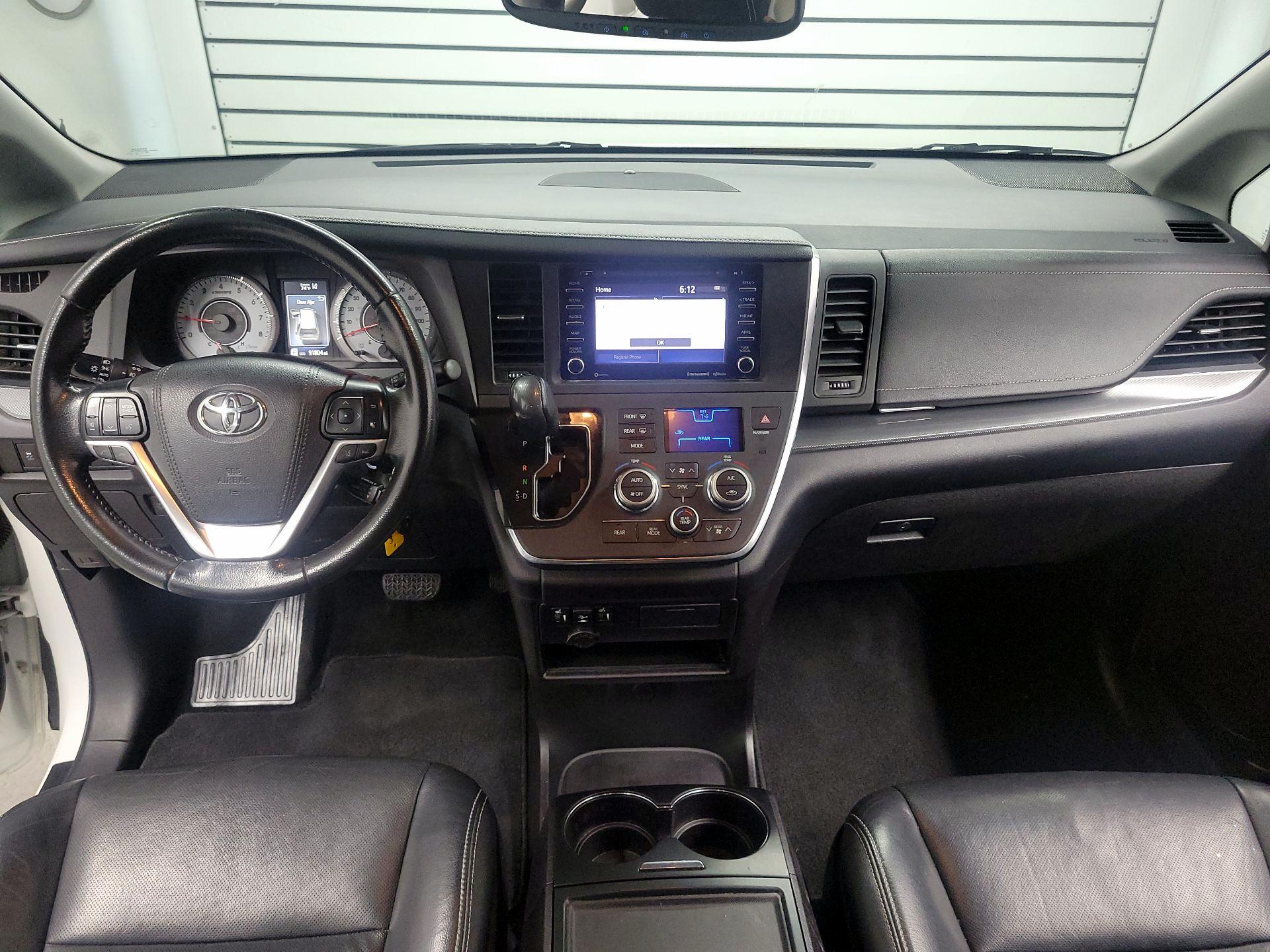 Thumbnail: 2019 Toyota Sienna - 9