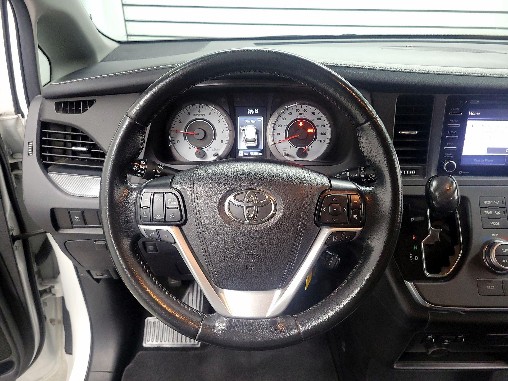 Thumbnail: 2019 Toyota Sienna - 10