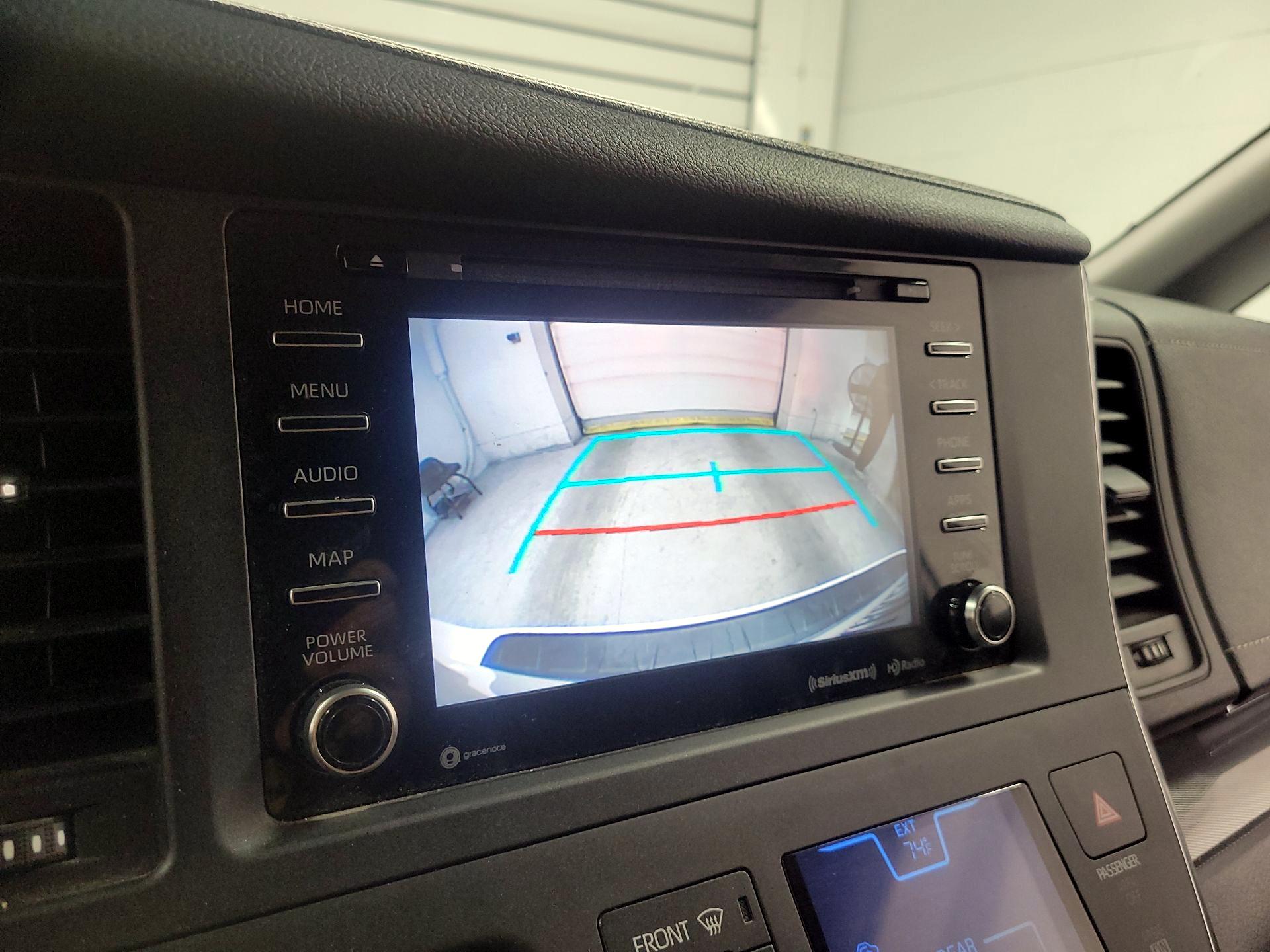 Thumbnail: 2019 Toyota Sienna - 15
