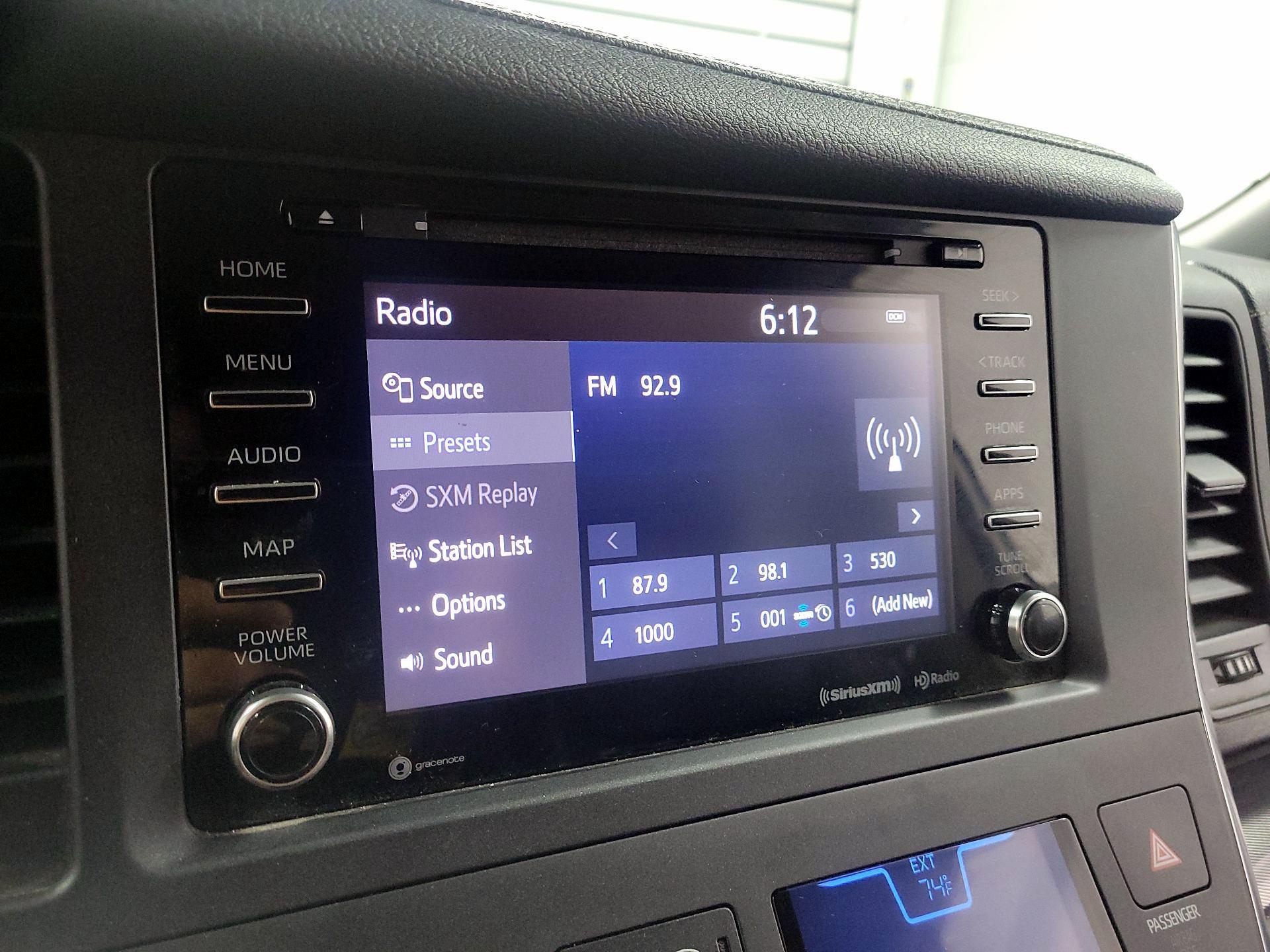 Thumbnail: 2019 Toyota Sienna - 16