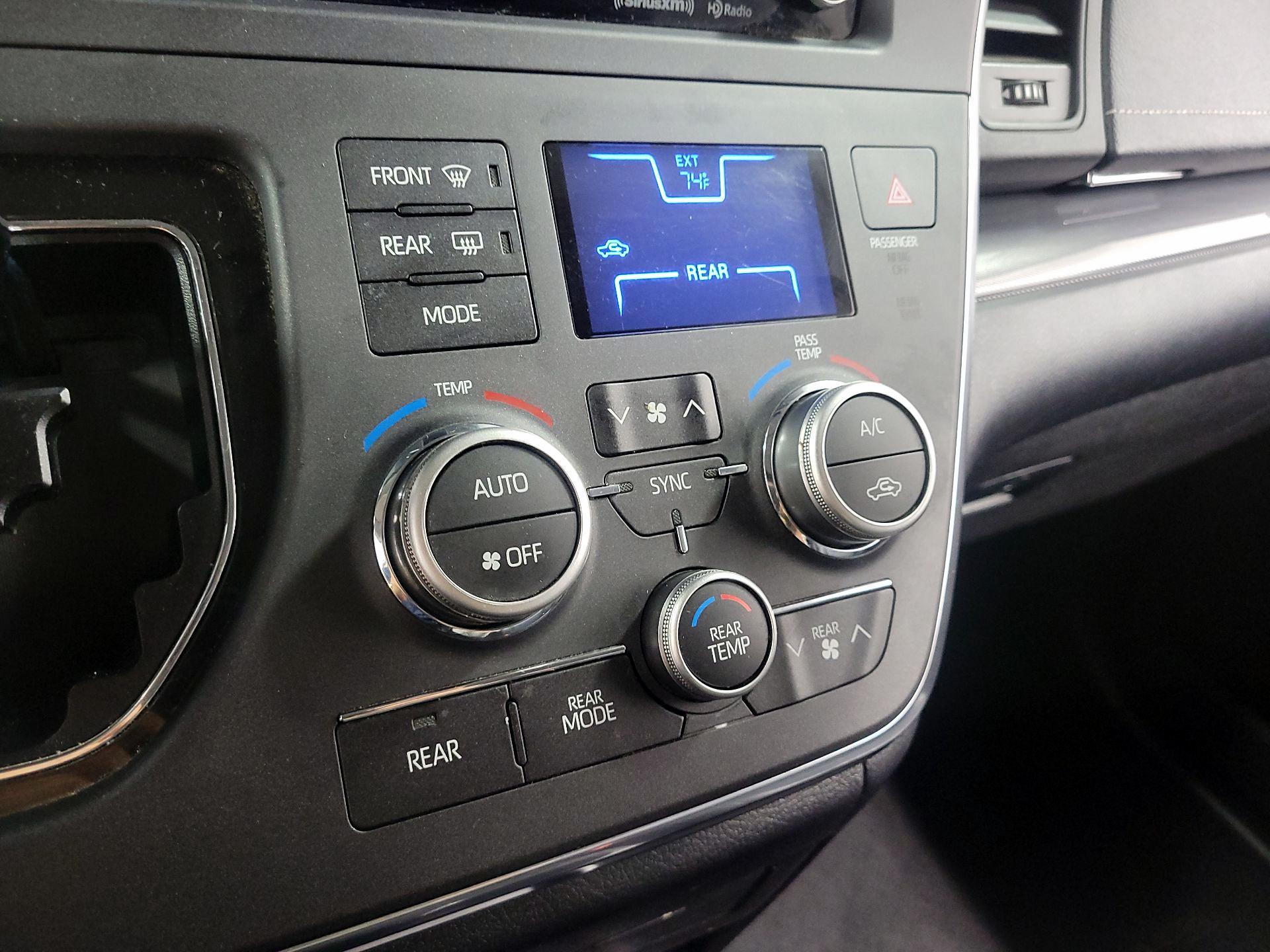 Thumbnail: 2019 Toyota Sienna - 17