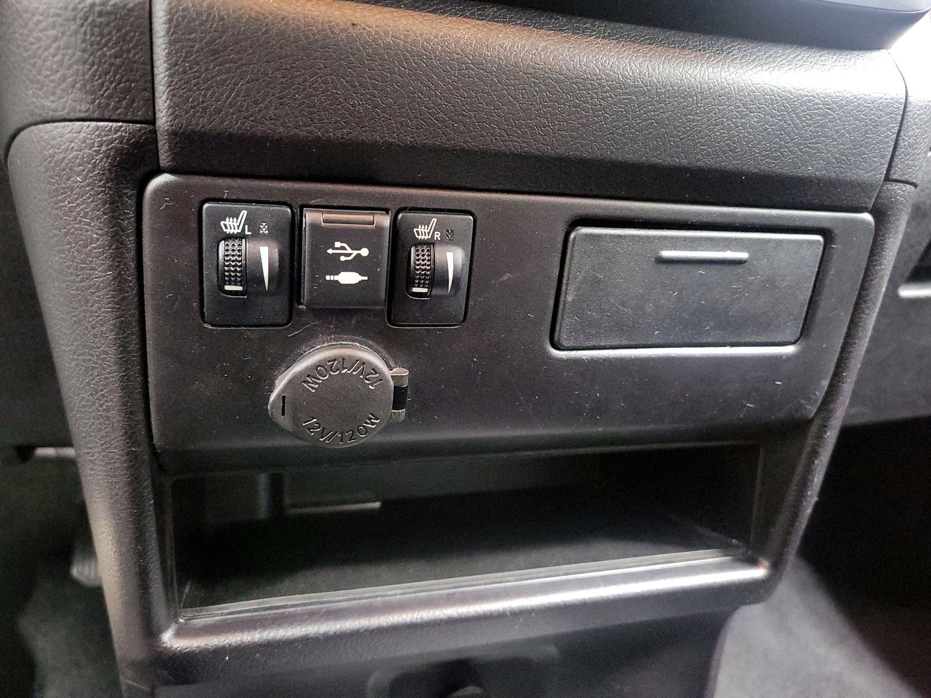Thumbnail: 2019 Toyota Sienna - 19
