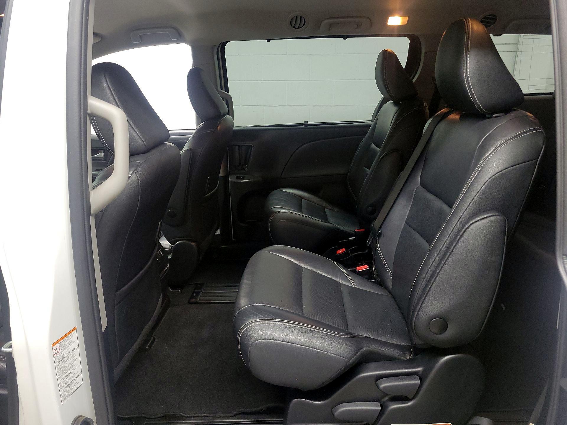 Thumbnail: 2019 Toyota Sienna - 20