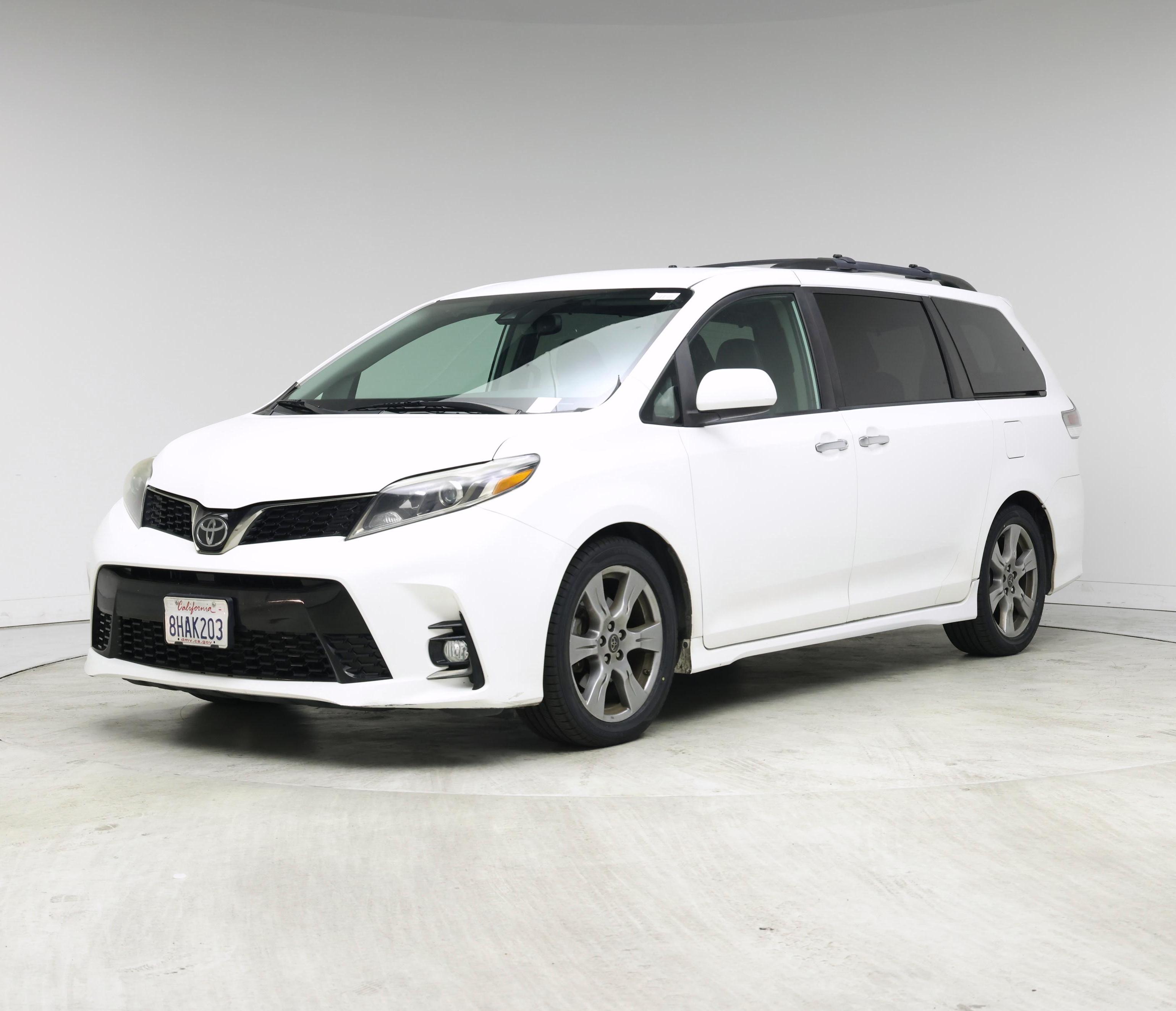 Thumbnail: 2019 Toyota Sienna - 4