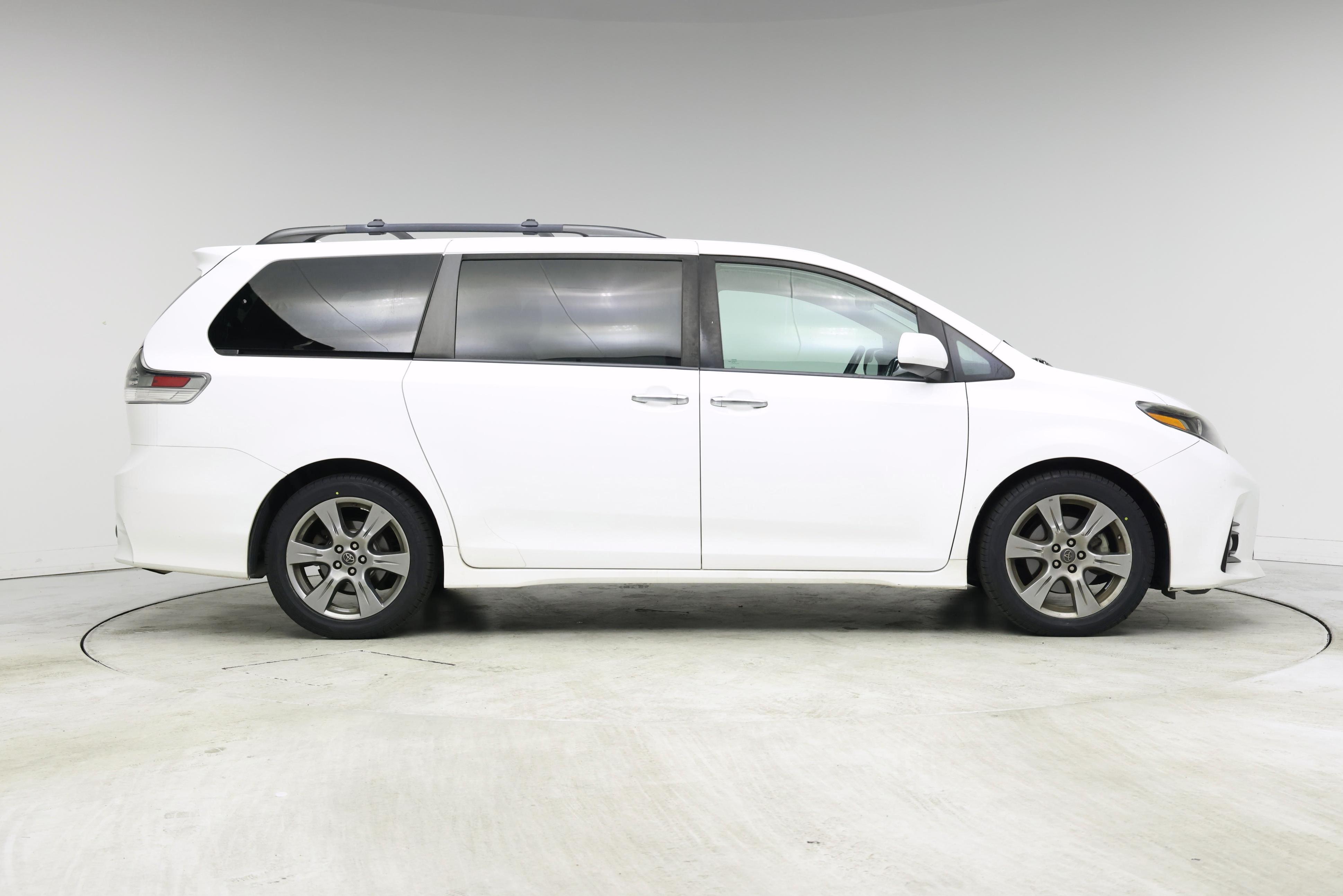 Thumbnail: 2019 Toyota Sienna - 7