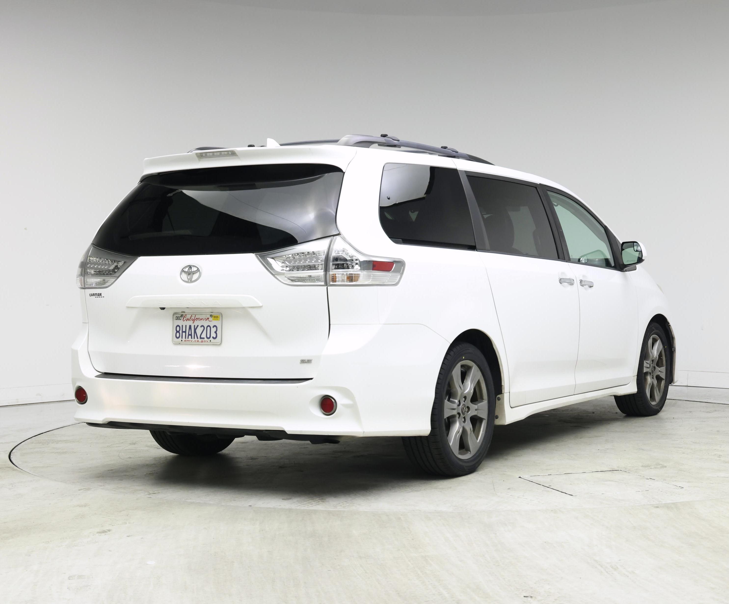 Thumbnail: 2019 Toyota Sienna - 8