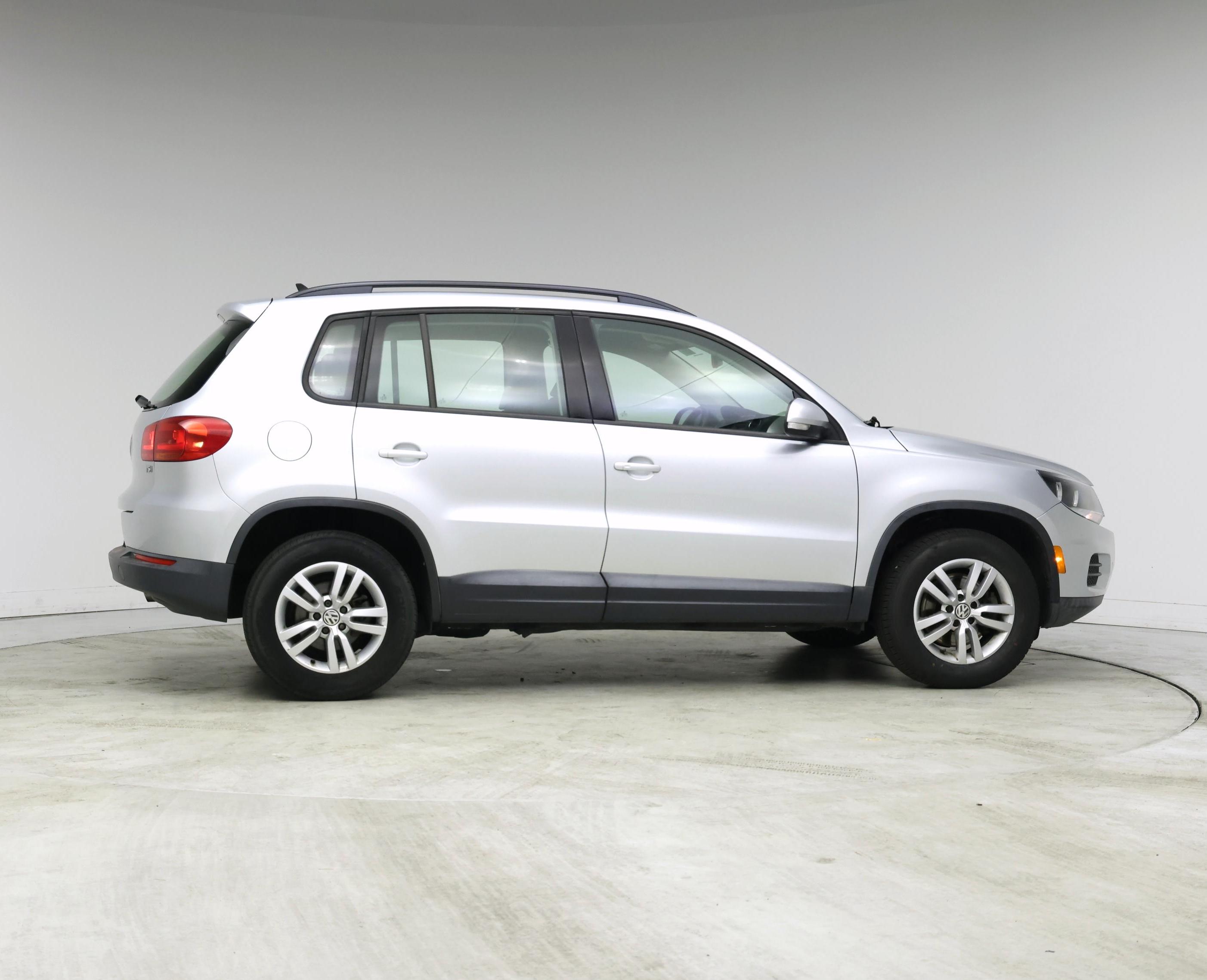 Thumbnail: 2017 Volkswagen Tiguan - 7