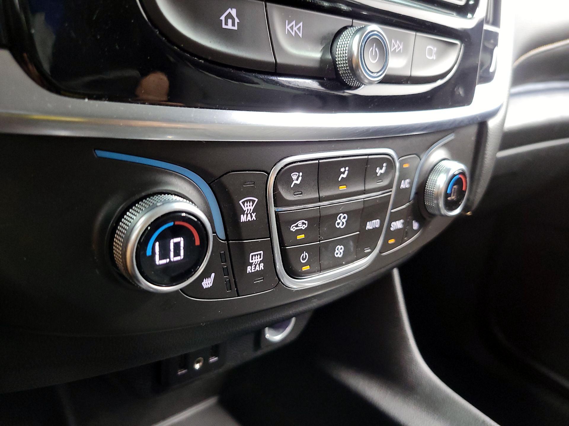 Thumbnail: 2018 Chevrolet Traverse - 15