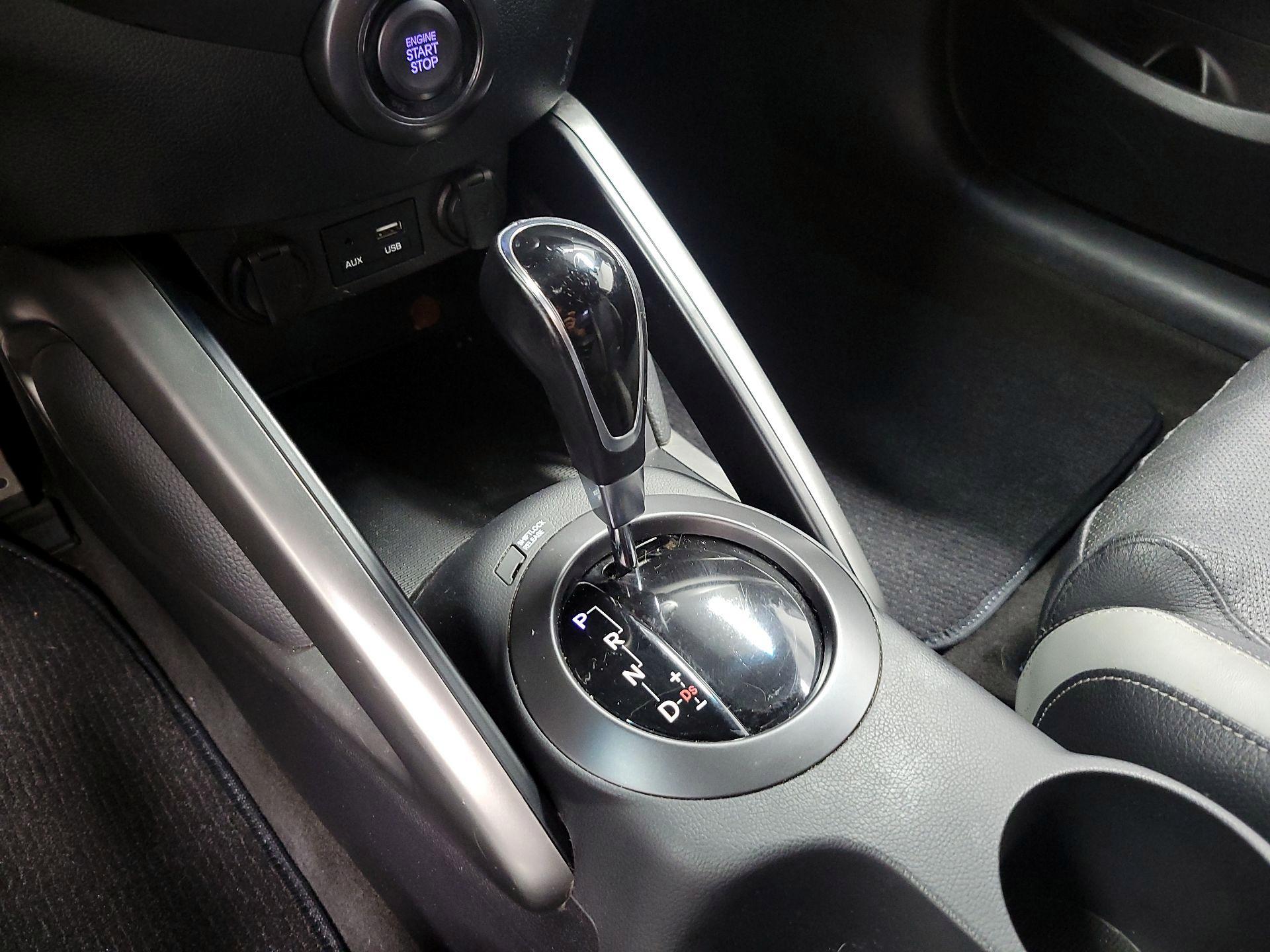 Thumbnail: 2017 Hyundai Veloster - 16