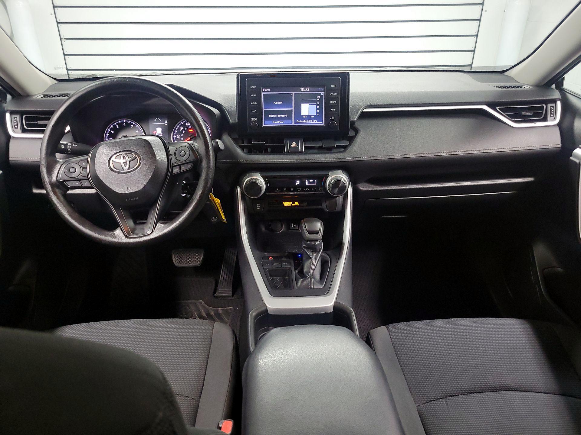 Thumbnail: 2019 Toyota RAV4 - 9