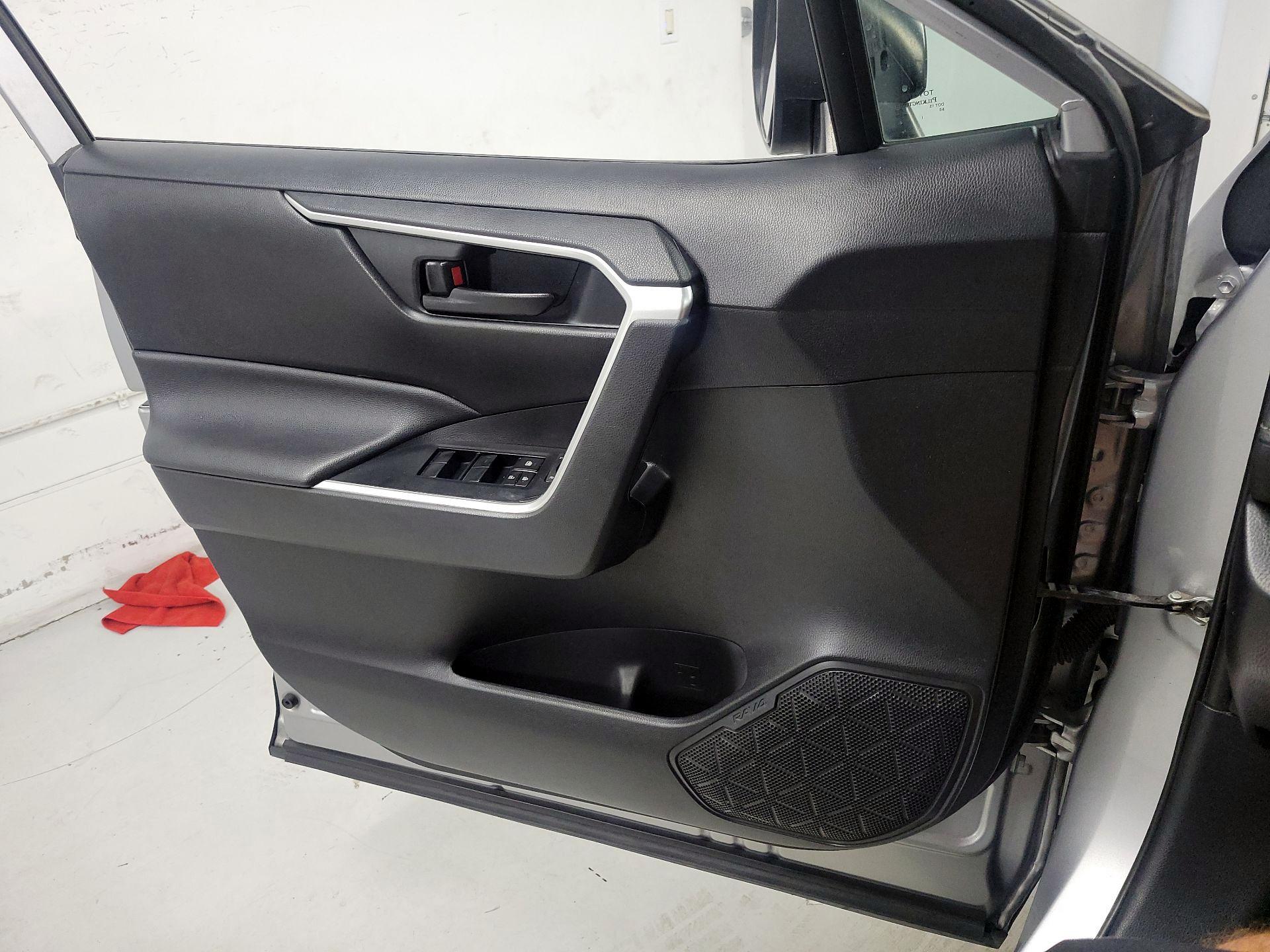 Thumbnail: 2019 Toyota RAV4 - 12