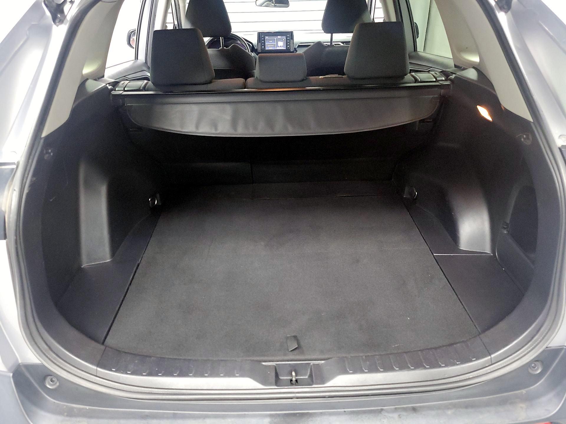 Thumbnail: 2019 Toyota RAV4 - 17
