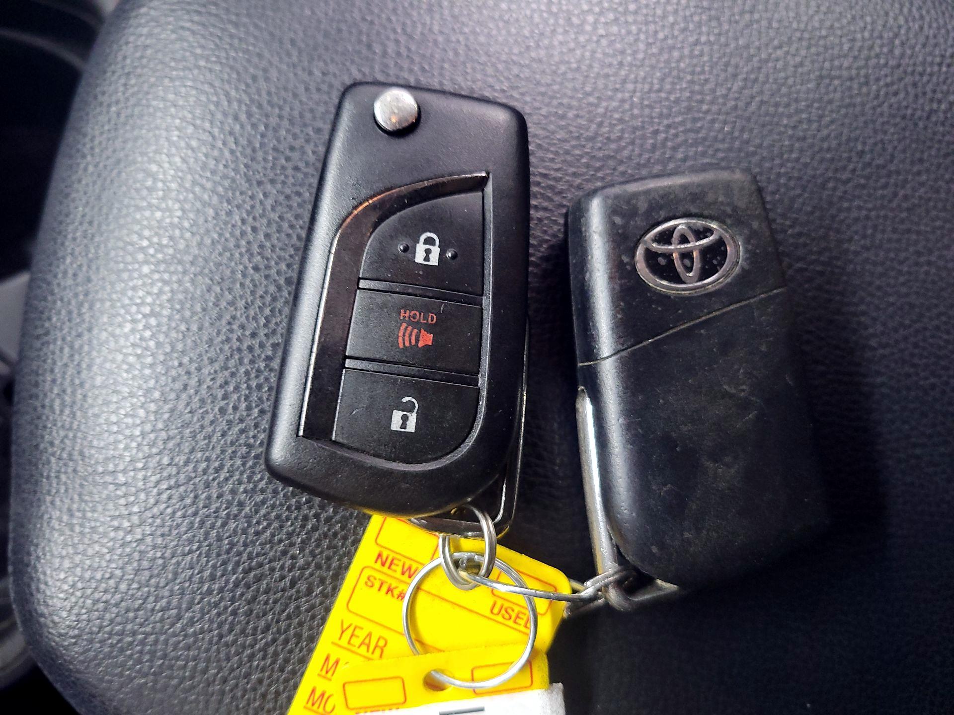 Thumbnail: 2019 Toyota RAV4 - 19
