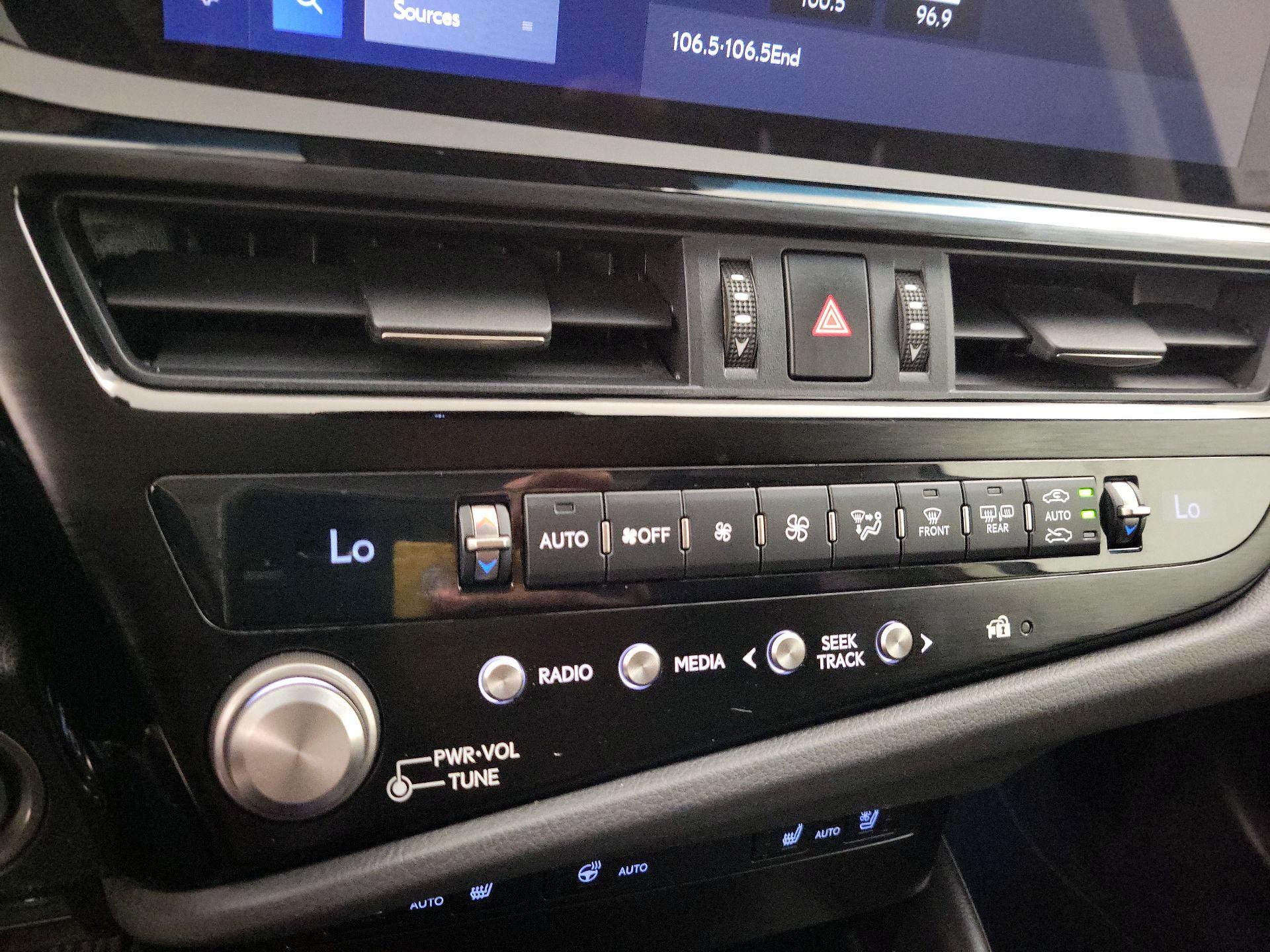 Thumbnail: 2024 Lexus ES - 16