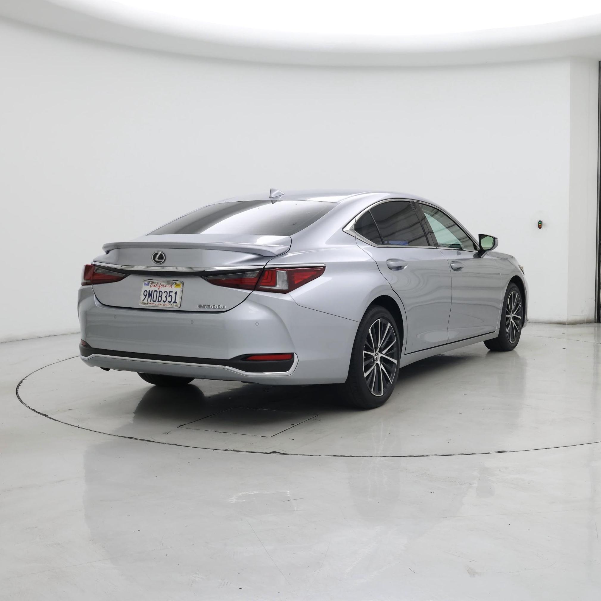 Thumbnail: 2024 Lexus ES - 8